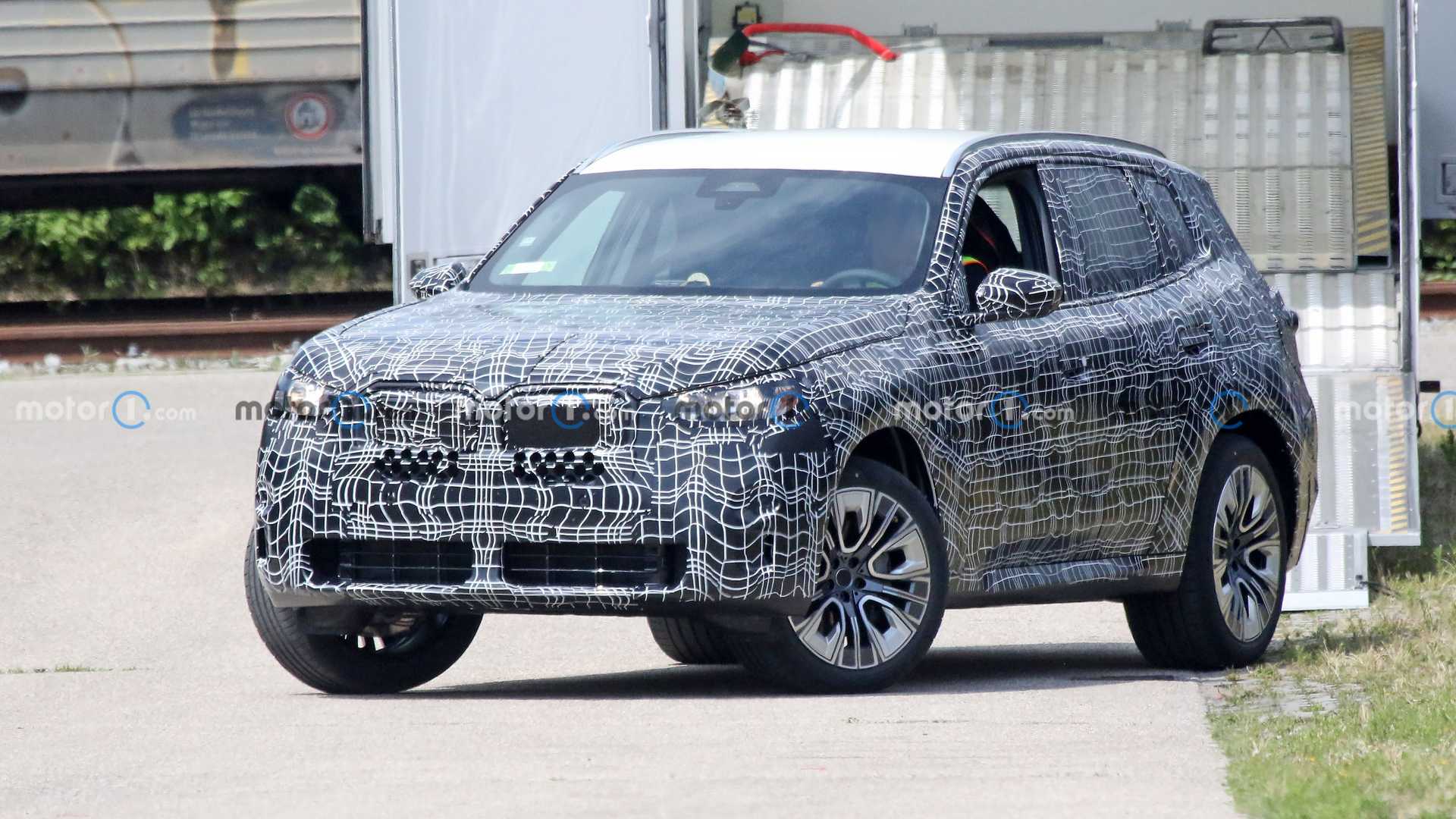 BMW X3 thế hệ mới lần đầu lộ diện trên đường chạy thử, dự kiến ra mắt năm 2024