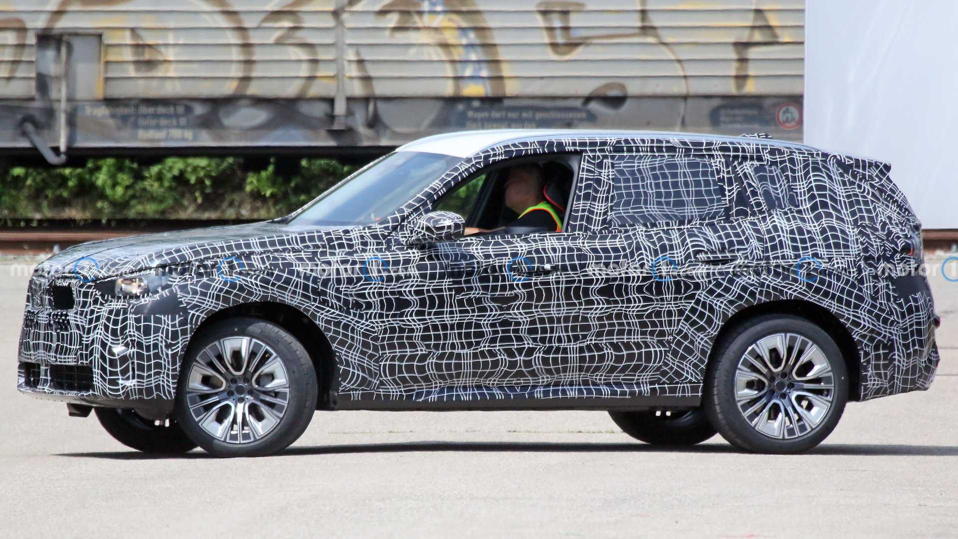 The new generation BMW X3 will be launched in 2024 with PHEV drivetrain The new generation BMW X3 made its first appearance on the test run, expected to be launched in 2024 2024-bmw-x3-side-view-spy-photo.jpg