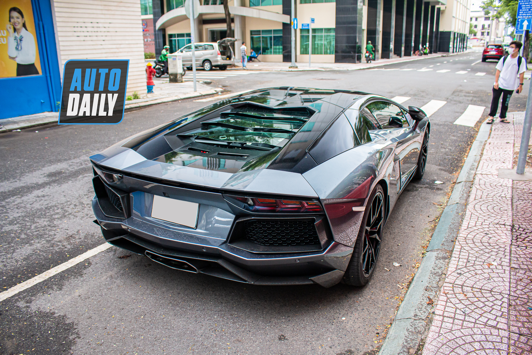 Vừa tậu Lamborghini Aventador, chủ Amanda Runway đã tụ họp cùng dàn xe triệu đô lamborghini-aventador-amanda-runway-autodaily-8.JPG