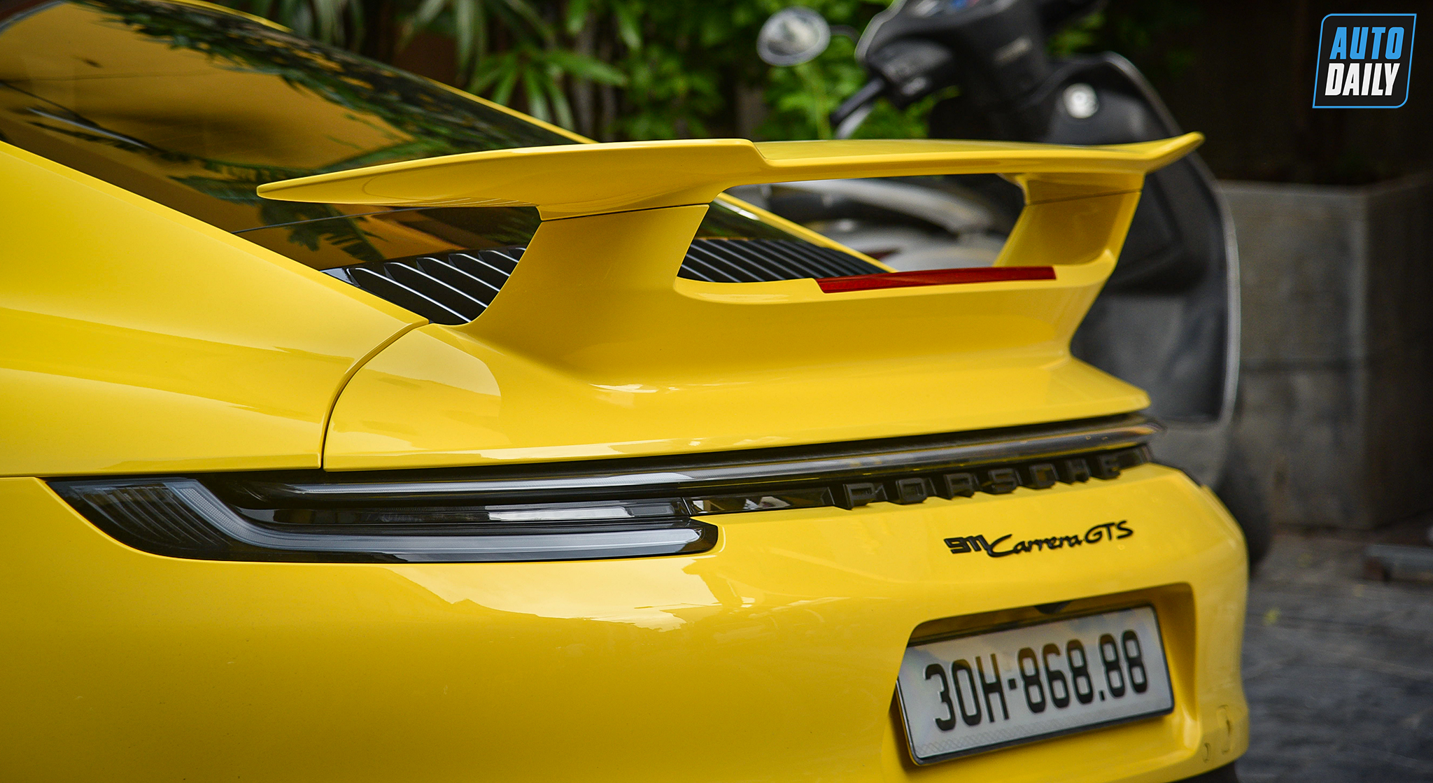 Chiêm ngưỡng tuyệt phẩm Porsche 911 Carrera GTS 2022 biển đẹp tại Hà Nội