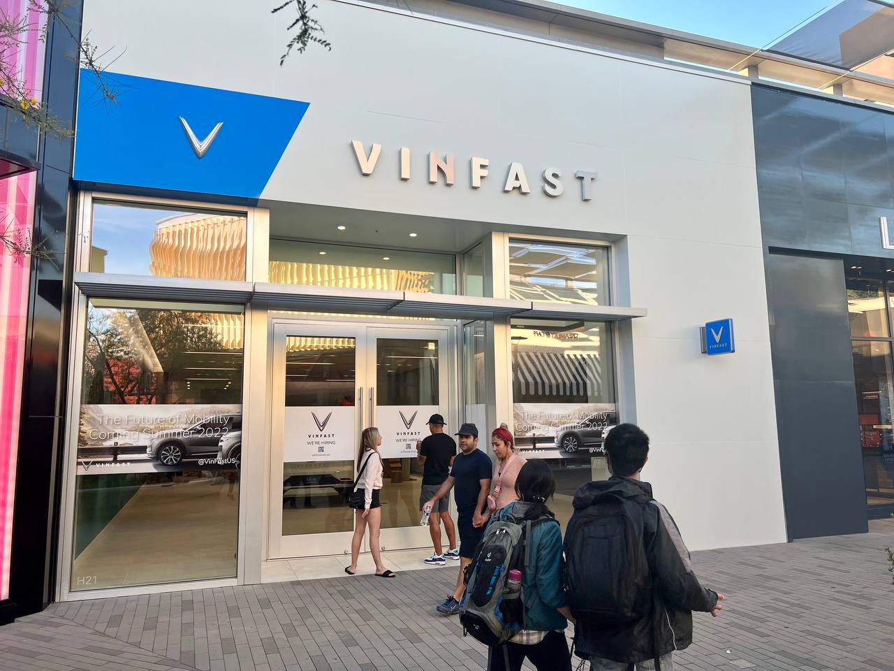 Cận cảnh showroom VinFast sẽ khai trương trong tuần này tại California (Mỹ) photo-2022-07-13-11-40-29.jpg