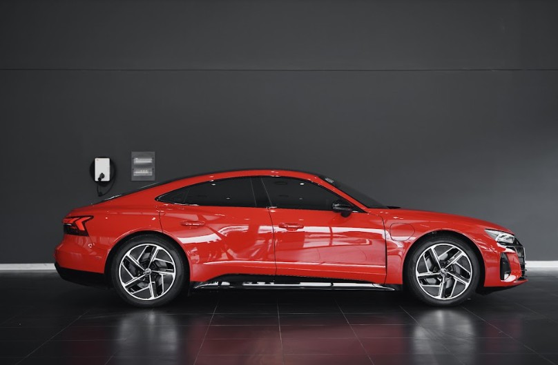Siêu xe chạy điện Audi e-tron GT chính thức ra mắt tại Việt Nam audi-e-tron-gt-3.jpg