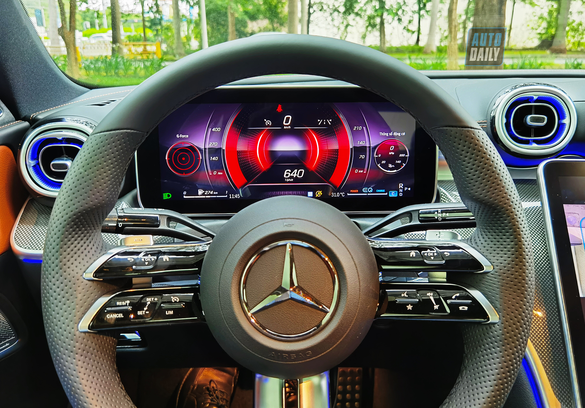 Cận cảnh Mercedes-Benz C300 AMG 2022 lắp ráp trong nước giá 2,089 tỷ img-20220720-114535-copy.jpg