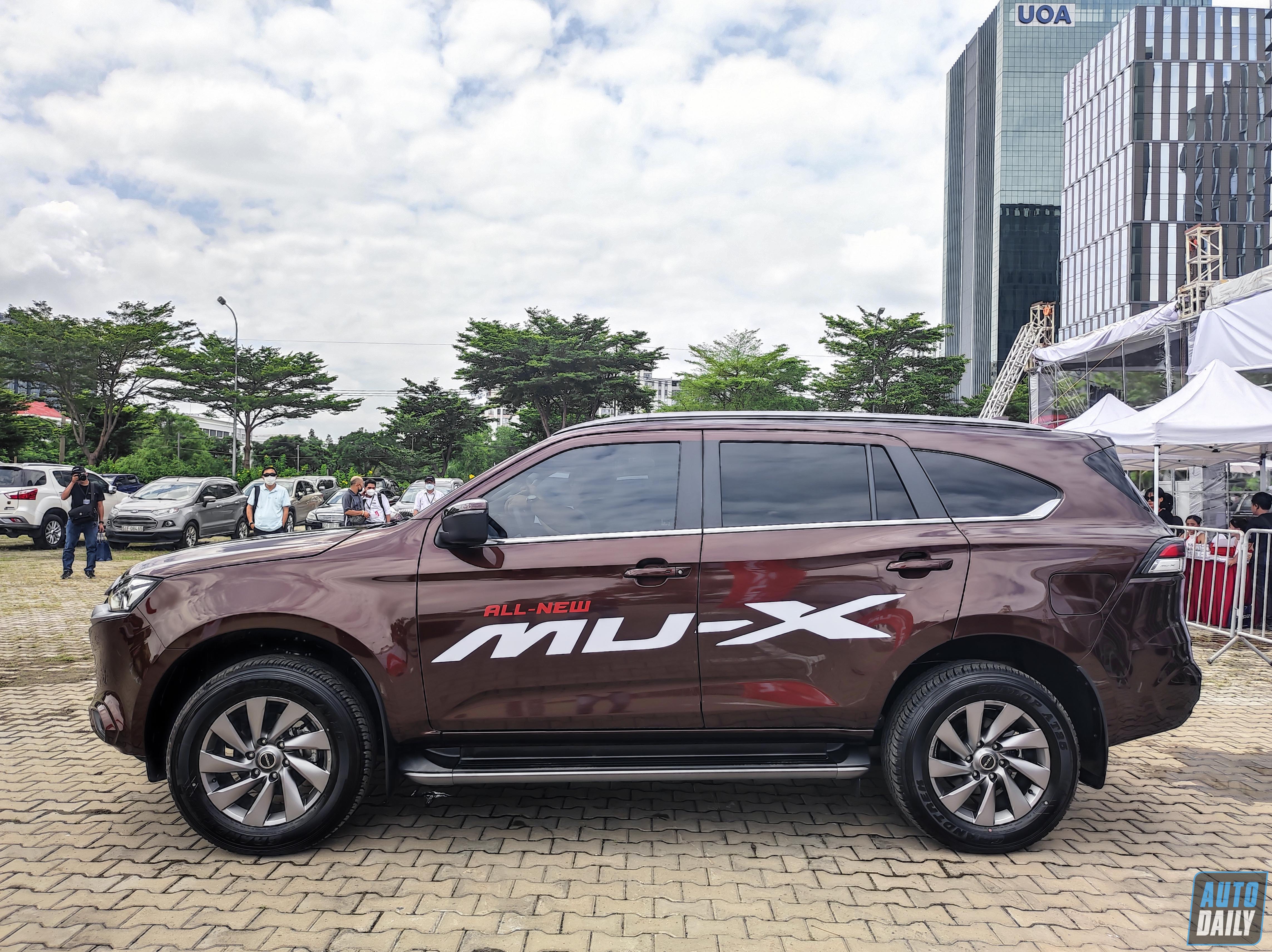 Isuzu mu-X 2022 ra mắt tại Việt Nam, 4 phiên bản, giá bán từ 900 triệu đồng Isuzu mu-X 2022 (16).jpg