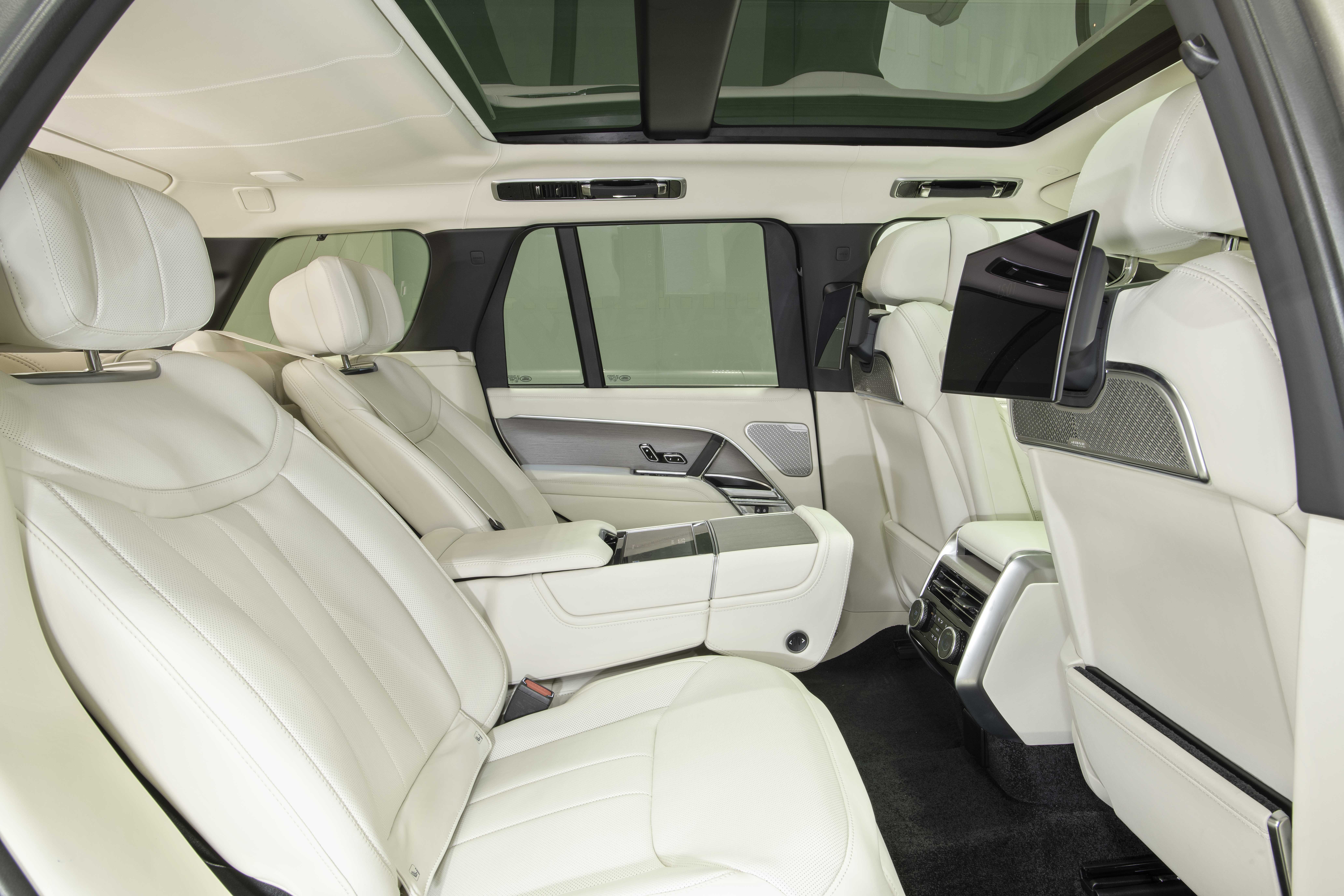 Đây là Range Rover 2023: SUV cho nhà giàu, giá từ hơn 11 tỷ tại Việt Nam Range Rover L460 Noi that 2.jpg