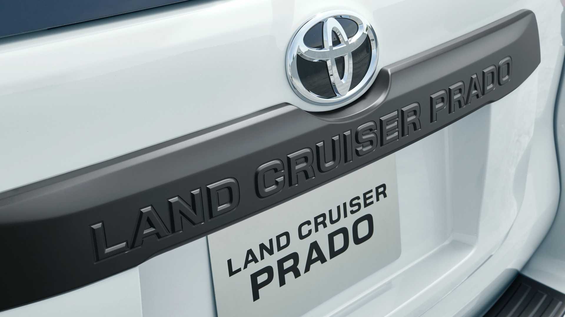Toyota Land Cruiser Prado Matte Black Edition chốt giá từ 32.662 USD toyota-land-cruiser-prado-matte-black-edition-7.jpg