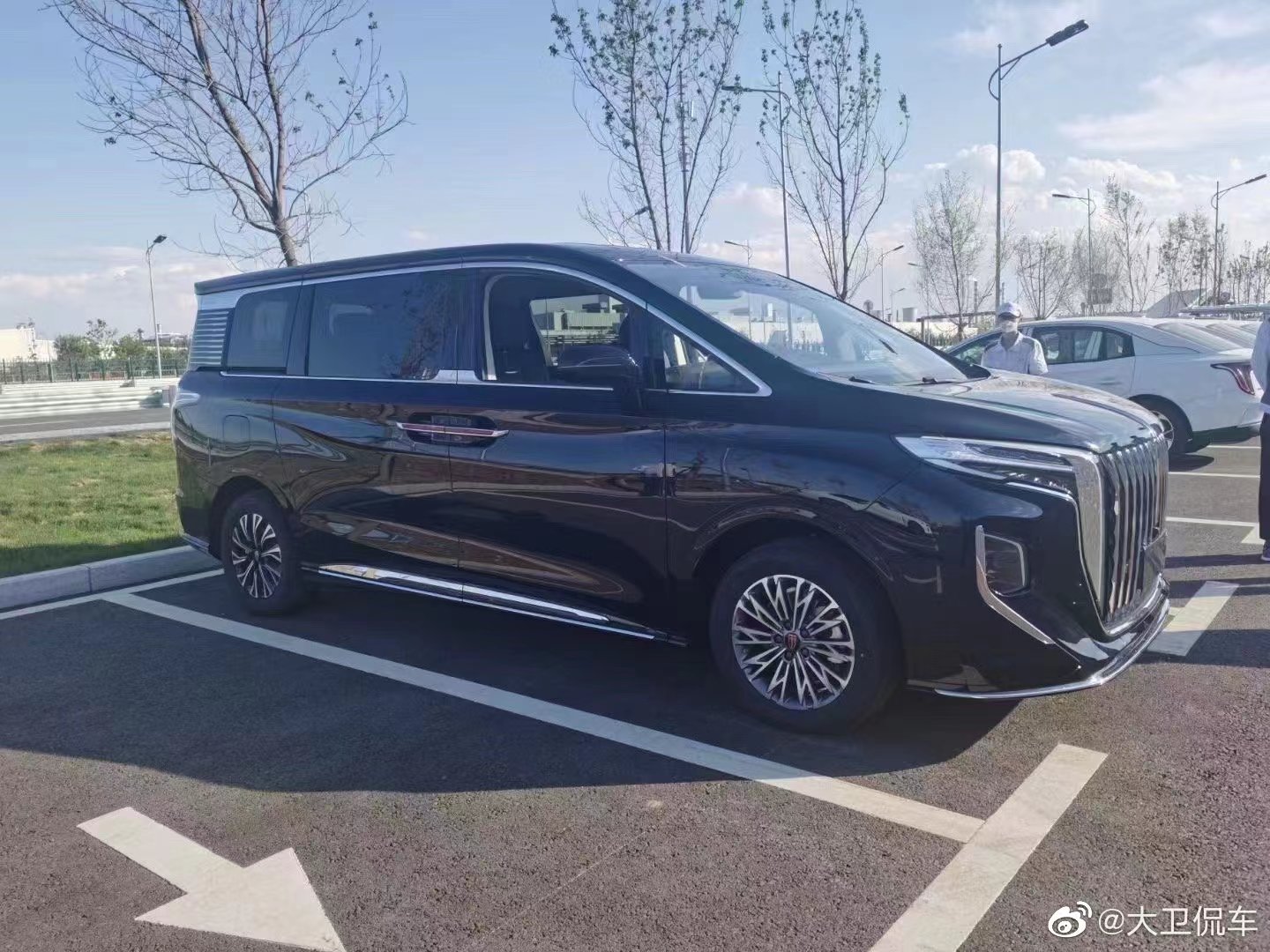 Hãng xe Trung Quốc Hongqi sắp ra mắt mẫu MPV hạng sang đầu tiên hongqi-h9-2.jpg