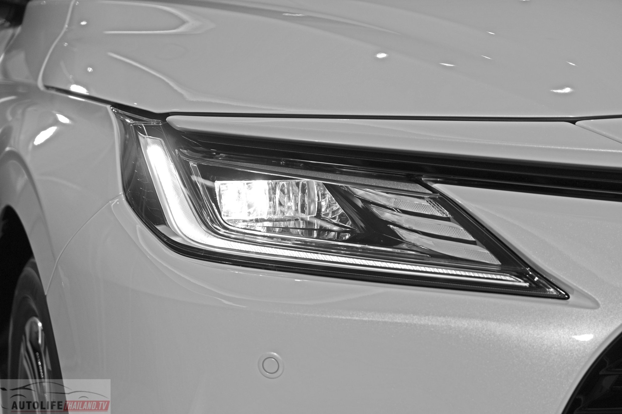 Ảnh thực tế Toyota Vios 2023 vừa ra mắt, về Việt Nam sẽ tiếp tục là vua doanh số? vios-2023-x32.jpeg