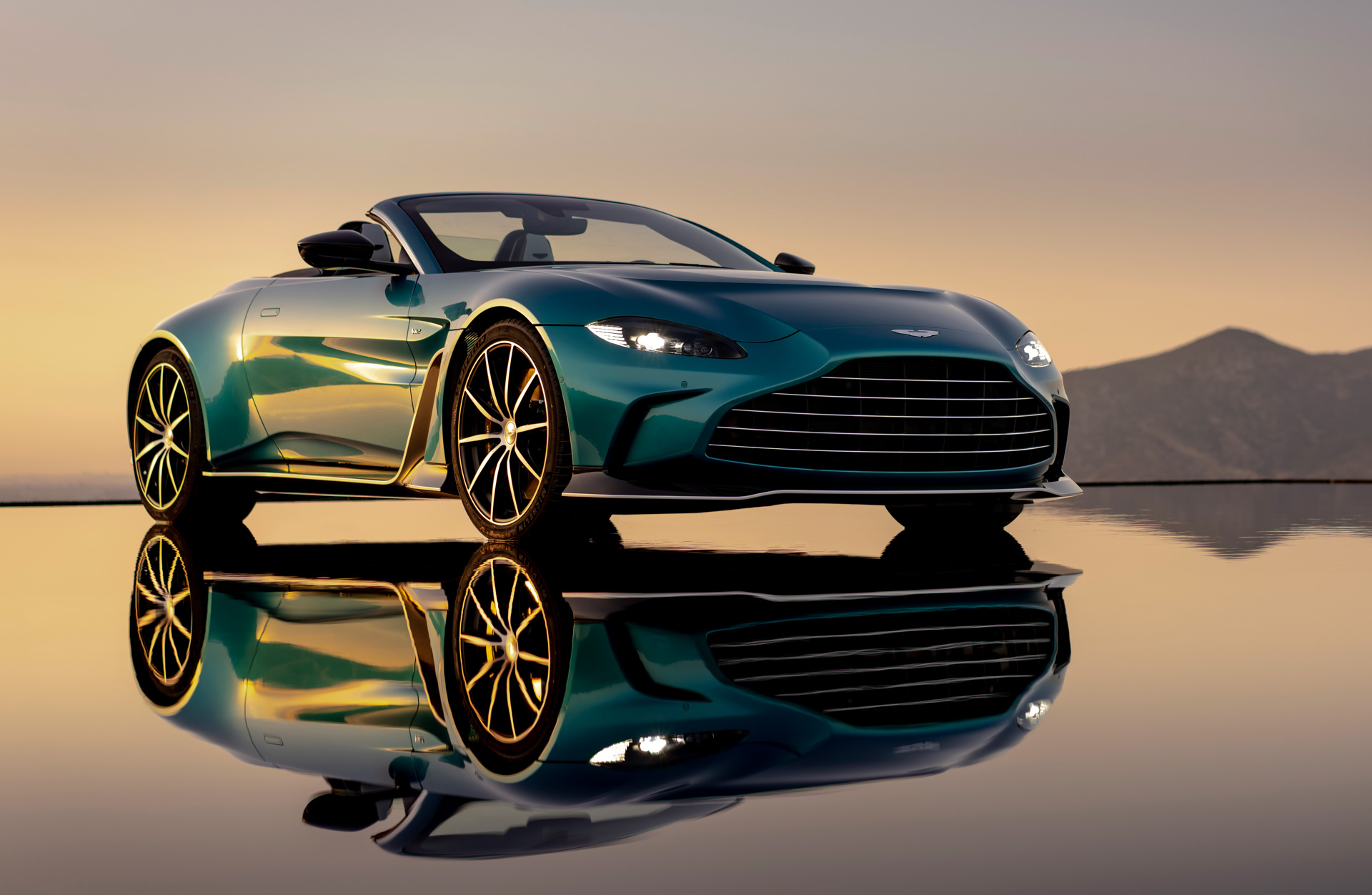 Aston Martin V12 Vantage Roadster: Giới hạn chỉ 249 chiếc và đã được bán sạch 2023-aston-martin-v12-vantage-roadster-00002.jpg