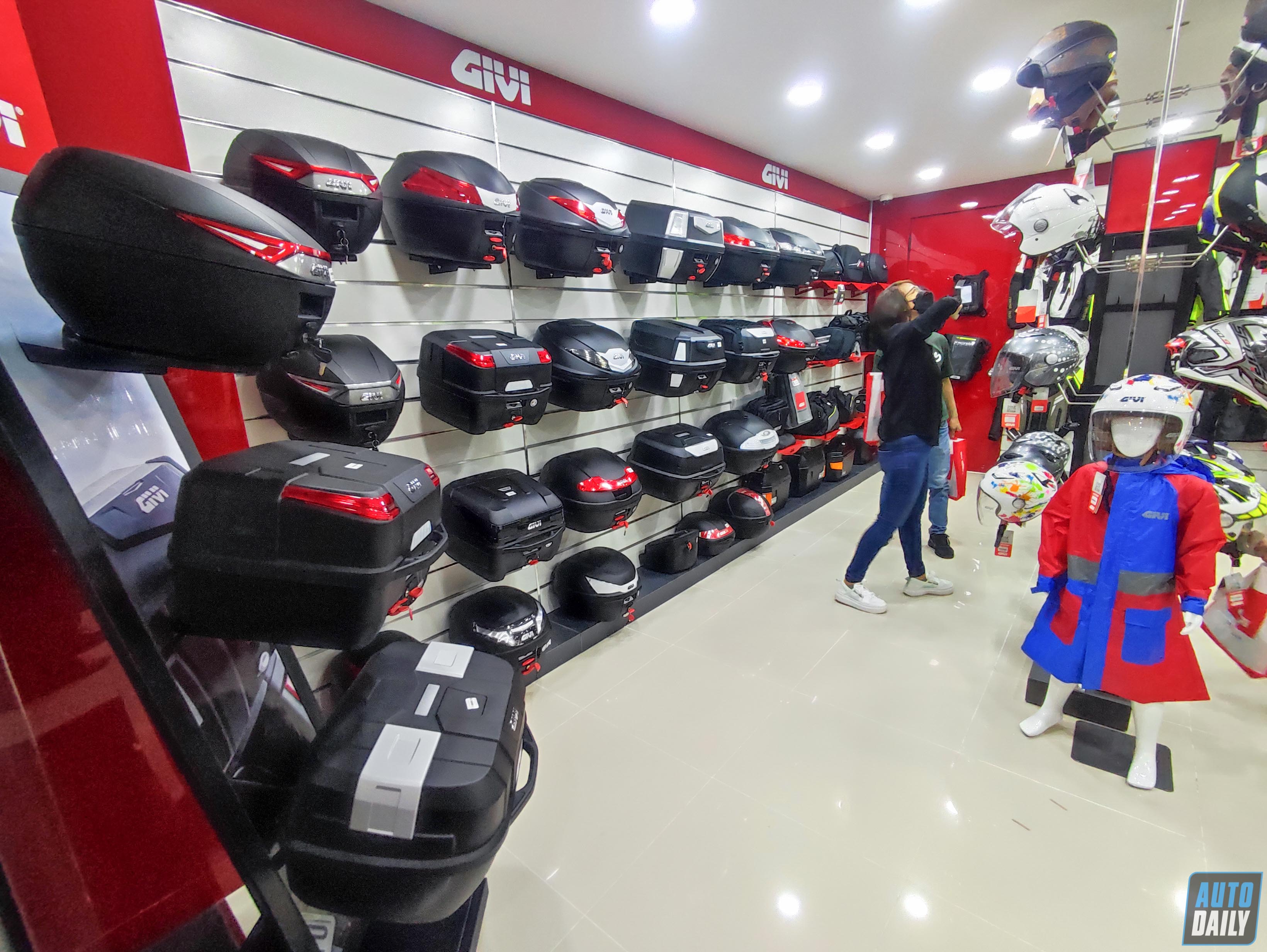 Mua phụ kiện xe máy GIVI chính hãng ở đâu tại quận 7, Tp. Hồ Chí Minh? GIVI Flagship Store (5).jpg