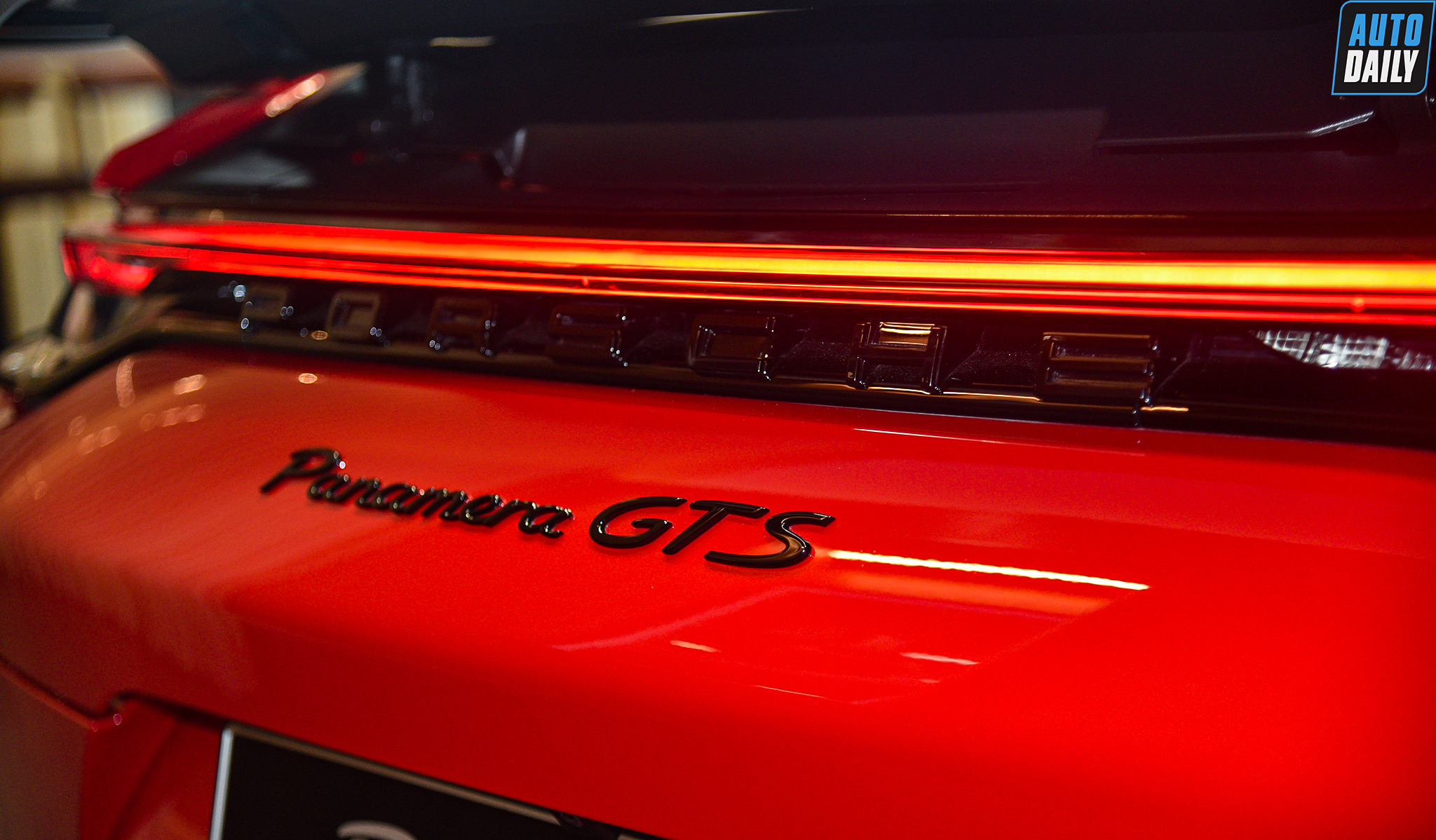 Porsche Panamera GTS 2022 với tuỳ chọn loa giá ngang một chiếc Toyota Vios dsc-8384-copy.jpg