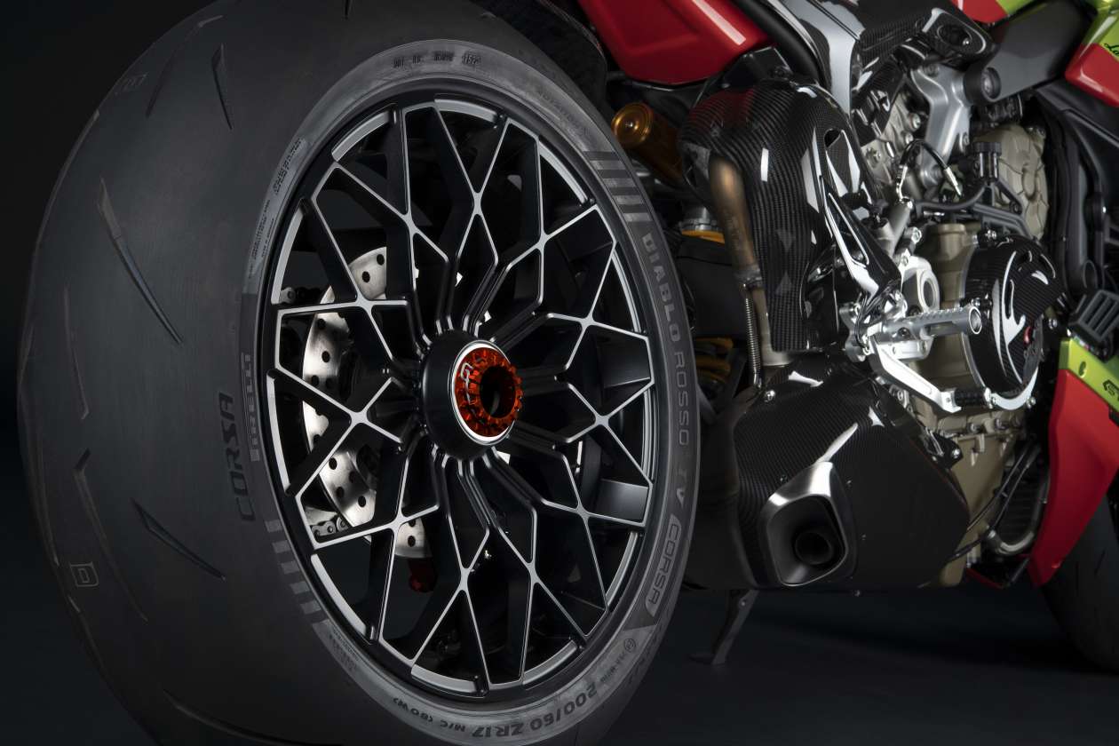 Thêm một "siêu phẩm" Ducati Streetfighter V4 Lamborghini sắp về Việt Nam 2022-Ducati-Streetfigther-V4-Lamborghini-55-1-1260x840.jpg