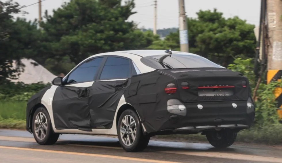 Hyundai Accent thế hệ thứ 7 tiếp tục lộ diện, ngày ra mắt sắp cận kề? hyundai-accent-solaris-bn7-4-980x568jpg.webp