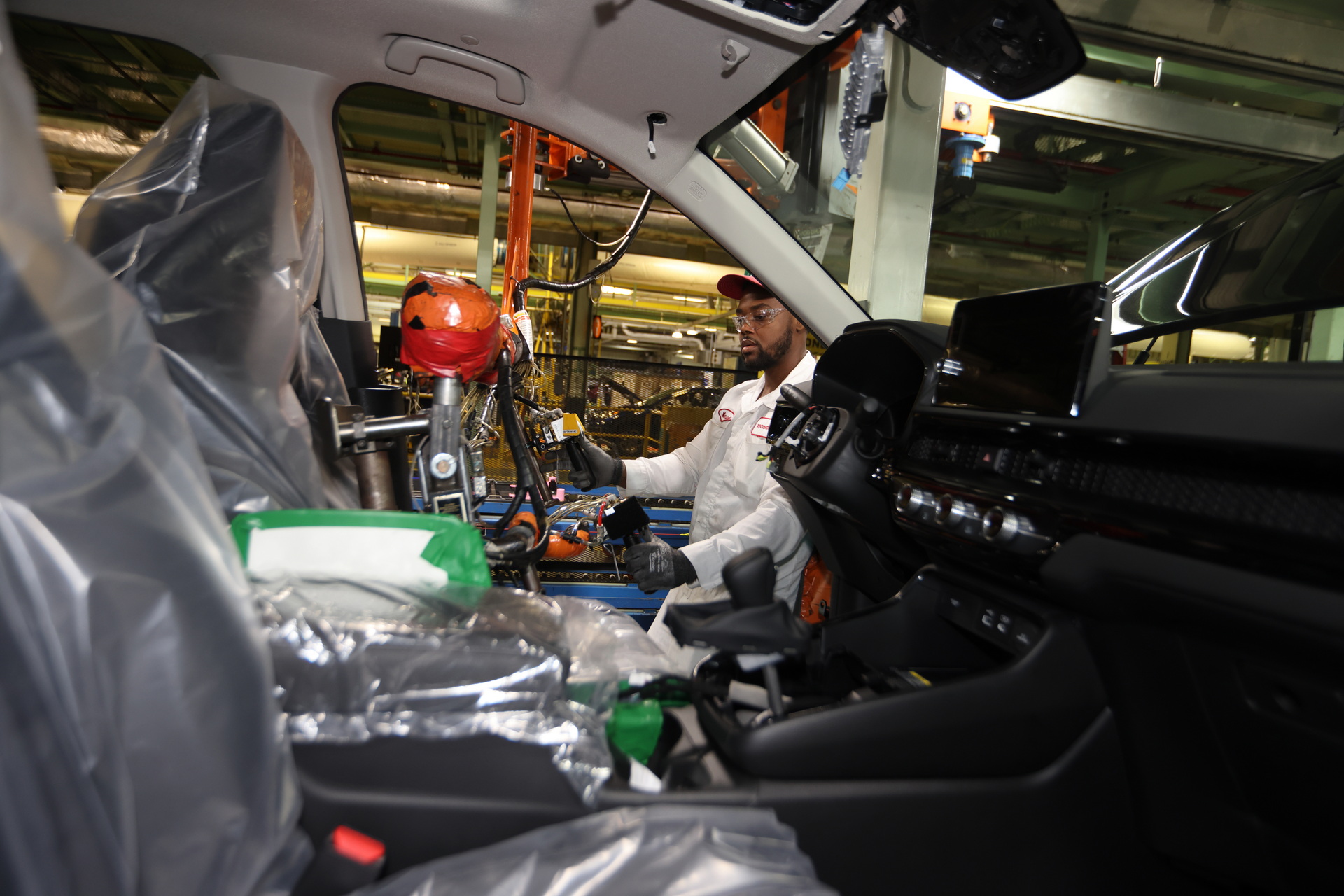 Honda CR-V 2023 bắt đầu được sản xuất, giá từ 32.355 USD 2023-honda-cr-v-production-4.jpg