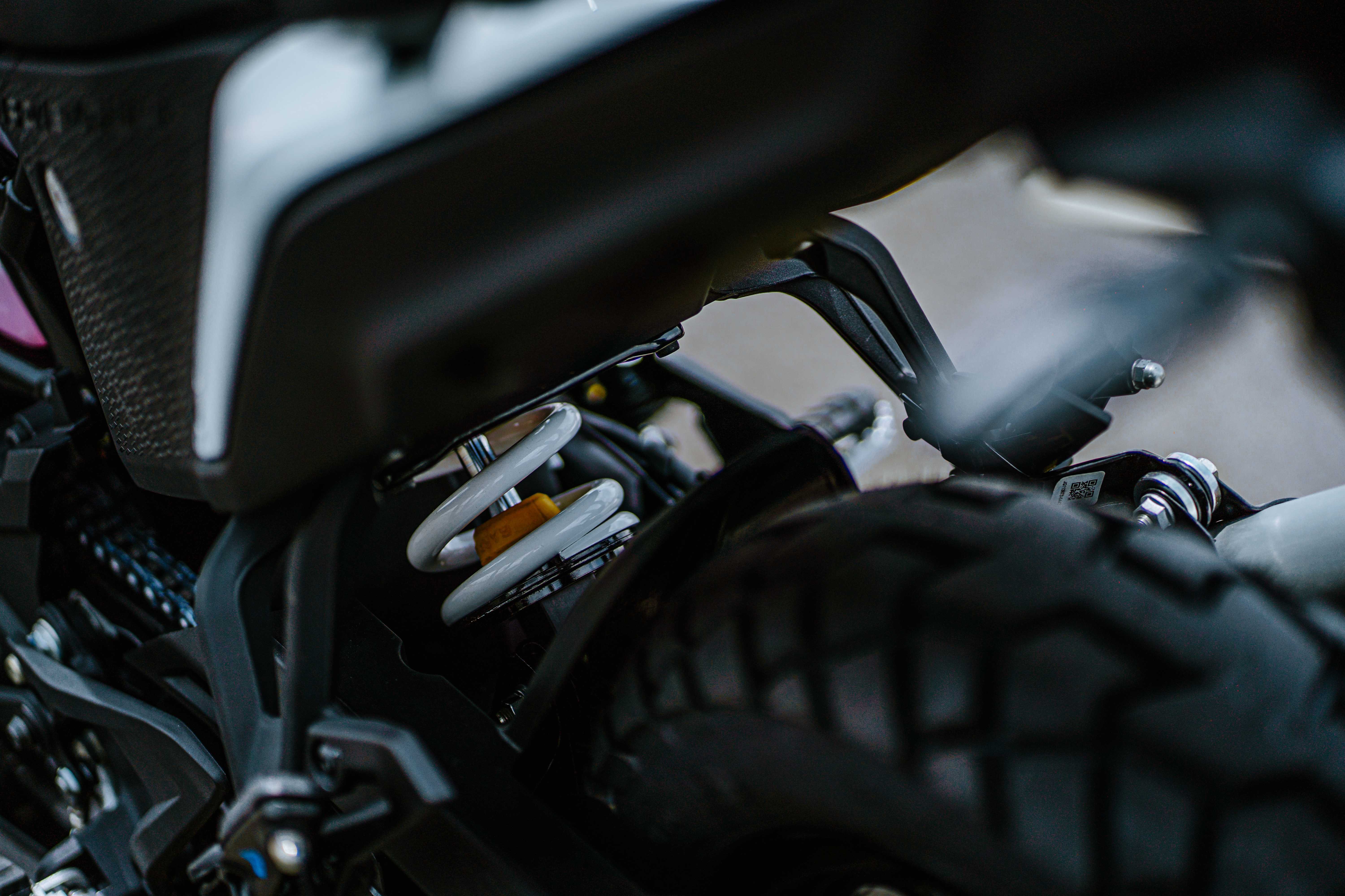 Giá bán hơn 230 triệu đồng, KTM 390 Adventure 2022 có gì đặc biệt? Phuộc sau WP Apex Monoshock.jpg
