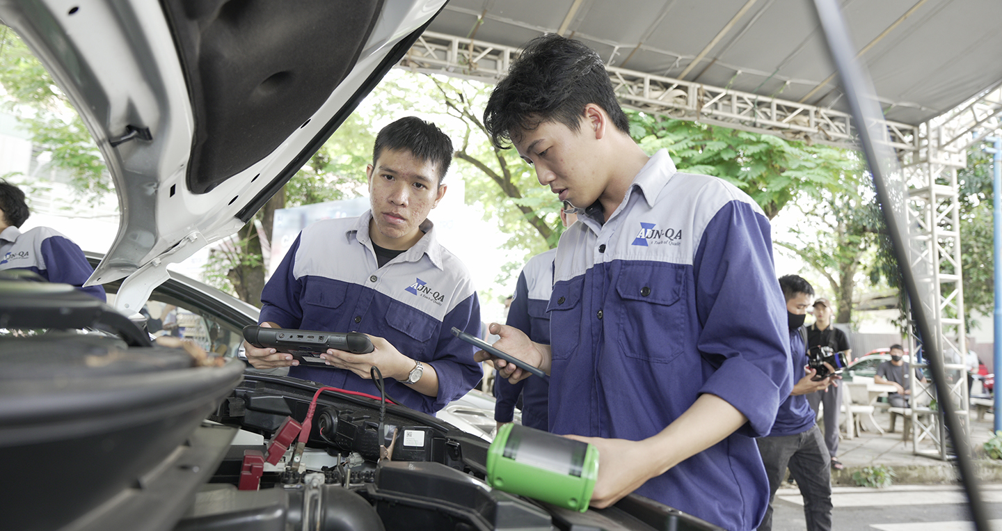 Chương trình Car Service UniTour lần thứ 4 vừa diễn ra tại Sài Gòn Dich vu bao duong xe 2.JPG