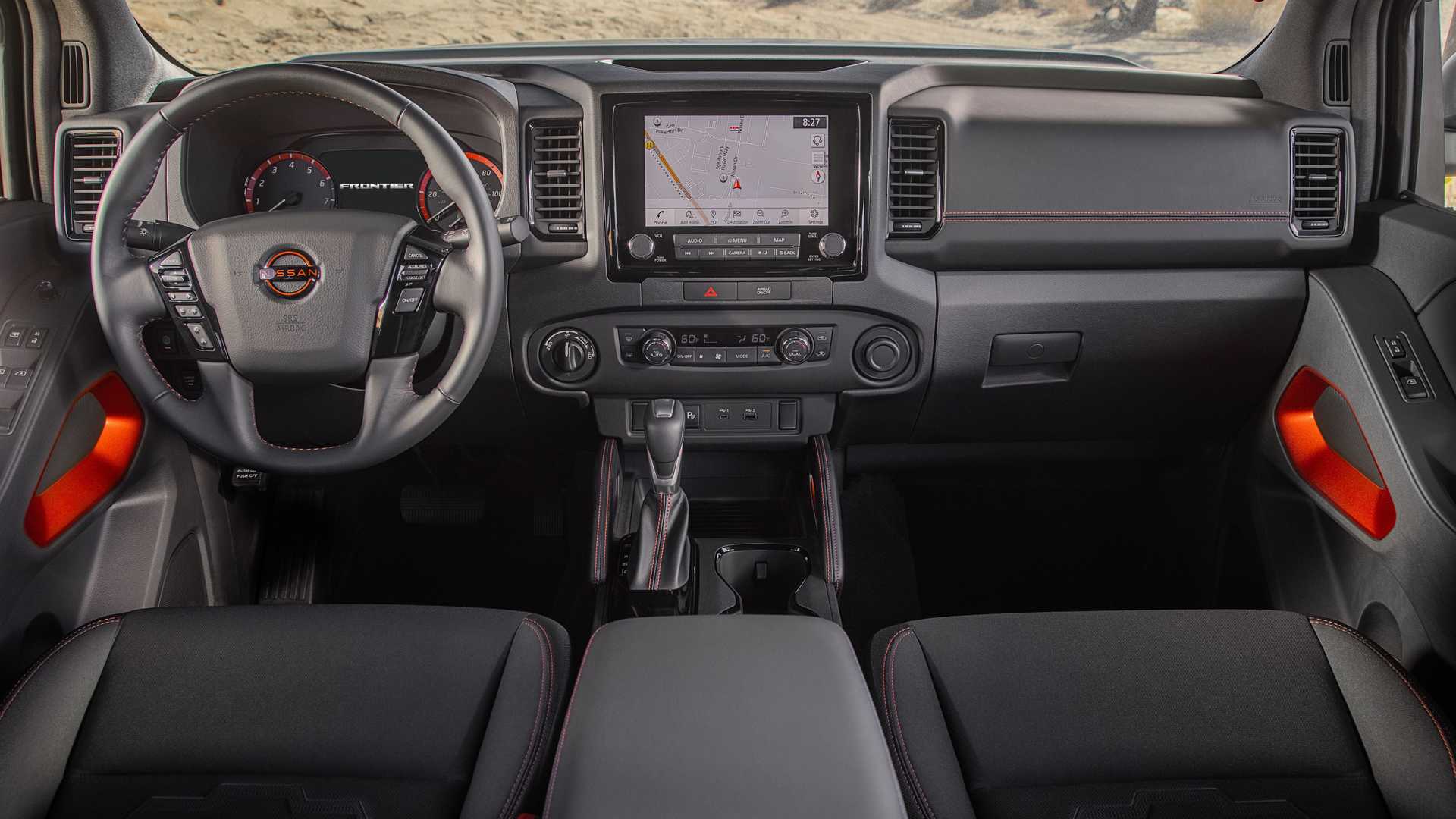 Nissan Frontier 2023 được trang bị gói Midnight Edition Pack cực ngầu 2022-nissan-frontier-interior-dashboard.jpg
