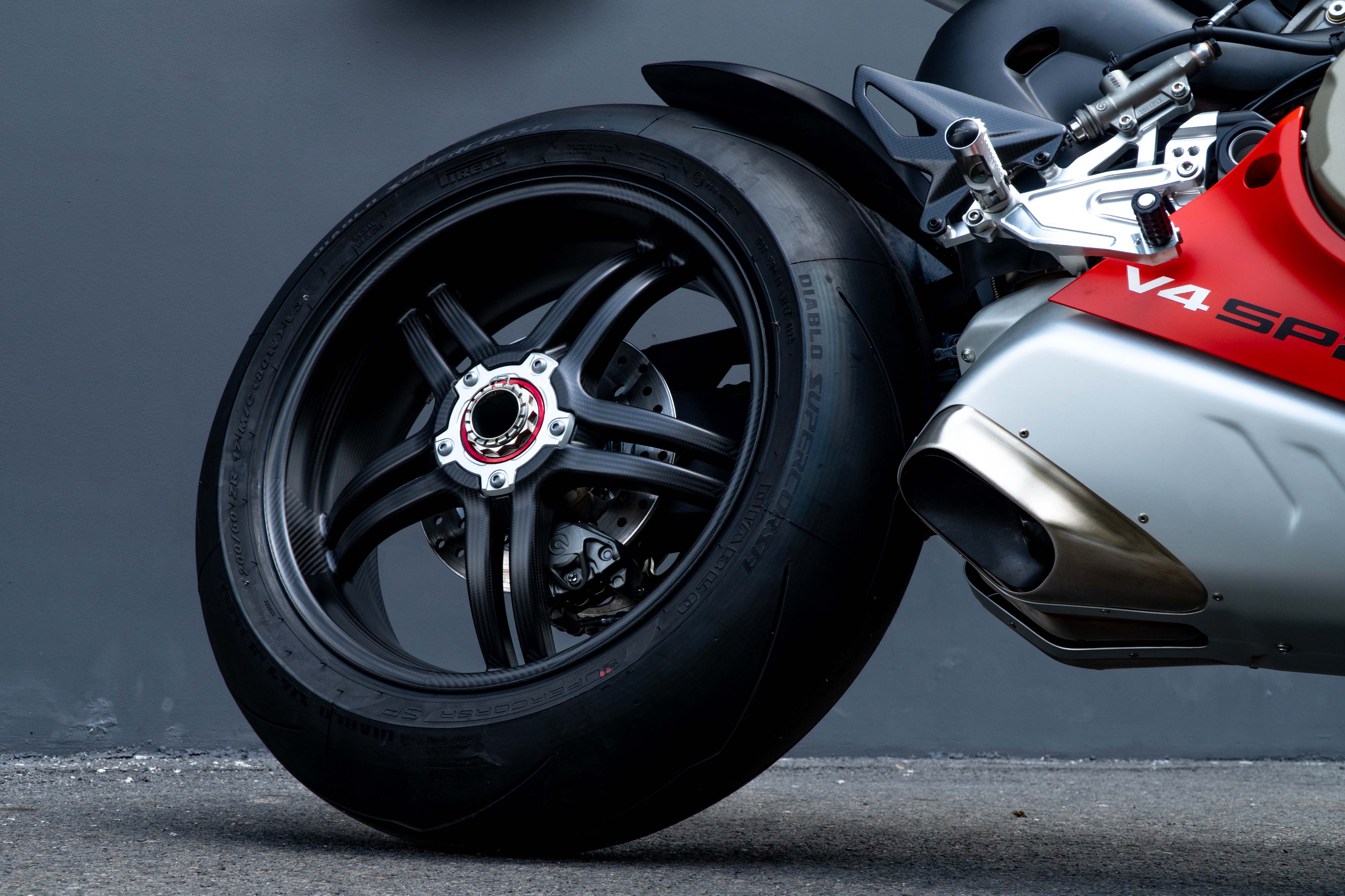 Ducati Panigale V4 SP 2022 đầu tiên về Việt Nam, giá bán hơn 1,3 tỷ đồng Ducati Panigale V4 SP 2022  (27).jpg