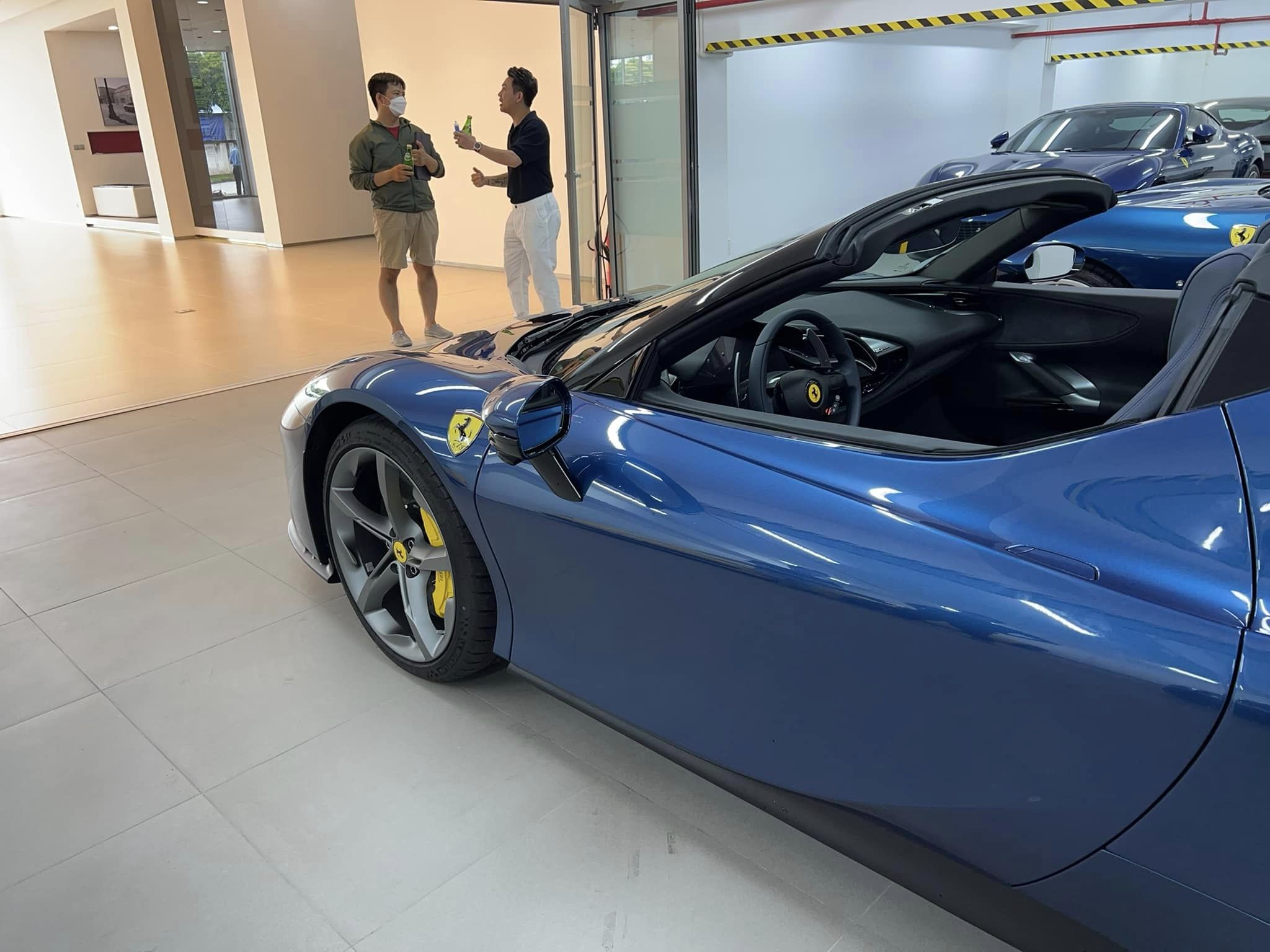 Cận cảnh Ferrari SF90 Spider hơn 30 tỷ vừa về Việt Nam của doanh nhân Nguyễn Quốc Cường ferrari-sf90-spider-nguyen-quoc-cuong-autodaily-5.jpg