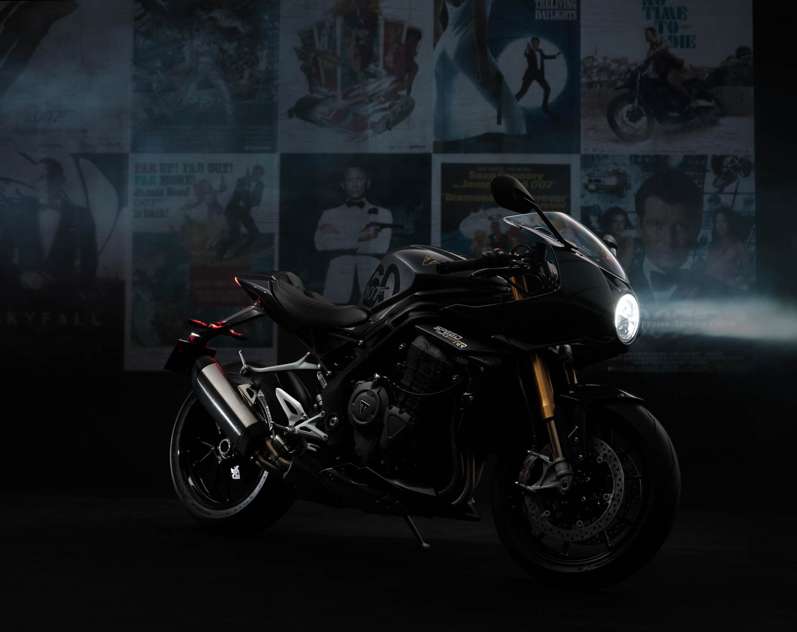 Triumph Speed Triple 1200 RR Bond Edition giới hạn 60 chiếc trên thế giới Triumph Speed Triple 1200 RR Bond Edition (1).jpg