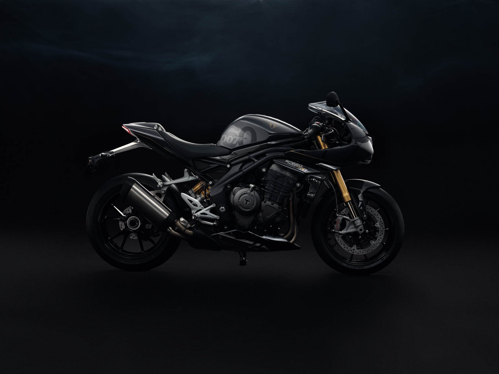 Triumph Speed Triple 1200 RR Bond Edition giới hạn 60 chiếc trên thế giới Triumph Speed Triple 1200 RR Bond Edition (4).jpg