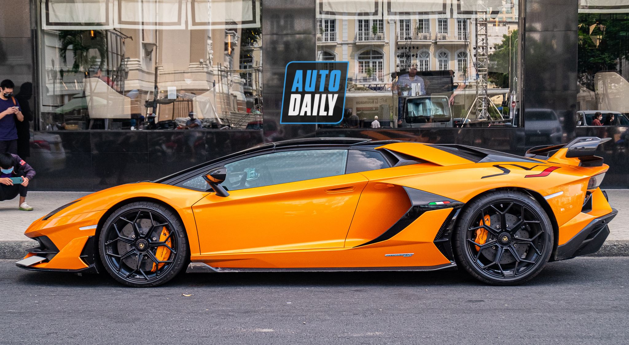 Lamborghini Aventador SVJ Roadster bán ra Hà Nội, giá đồn đoán trên 30 tỷ đồng lamborghini-aventador-svj-roadster-ban-ra-ha-noi-autodaily-10.JPG