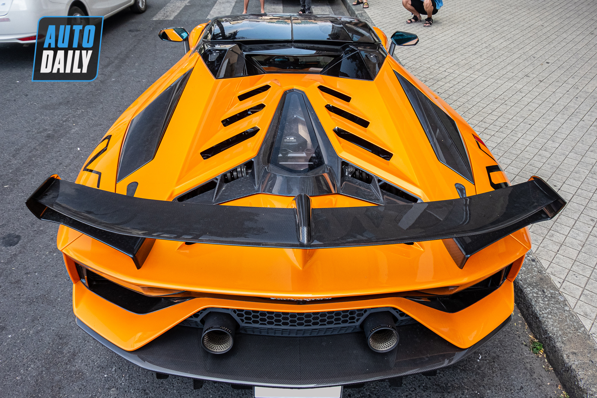 Lamborghini Aventador SVJ Roadster bán ra Hà Nội, giá đồn đoán trên 30 tỷ đồng lamborghini-aventador-svj-roadster-ban-ra-ha-noi-autodaily-8.JPG