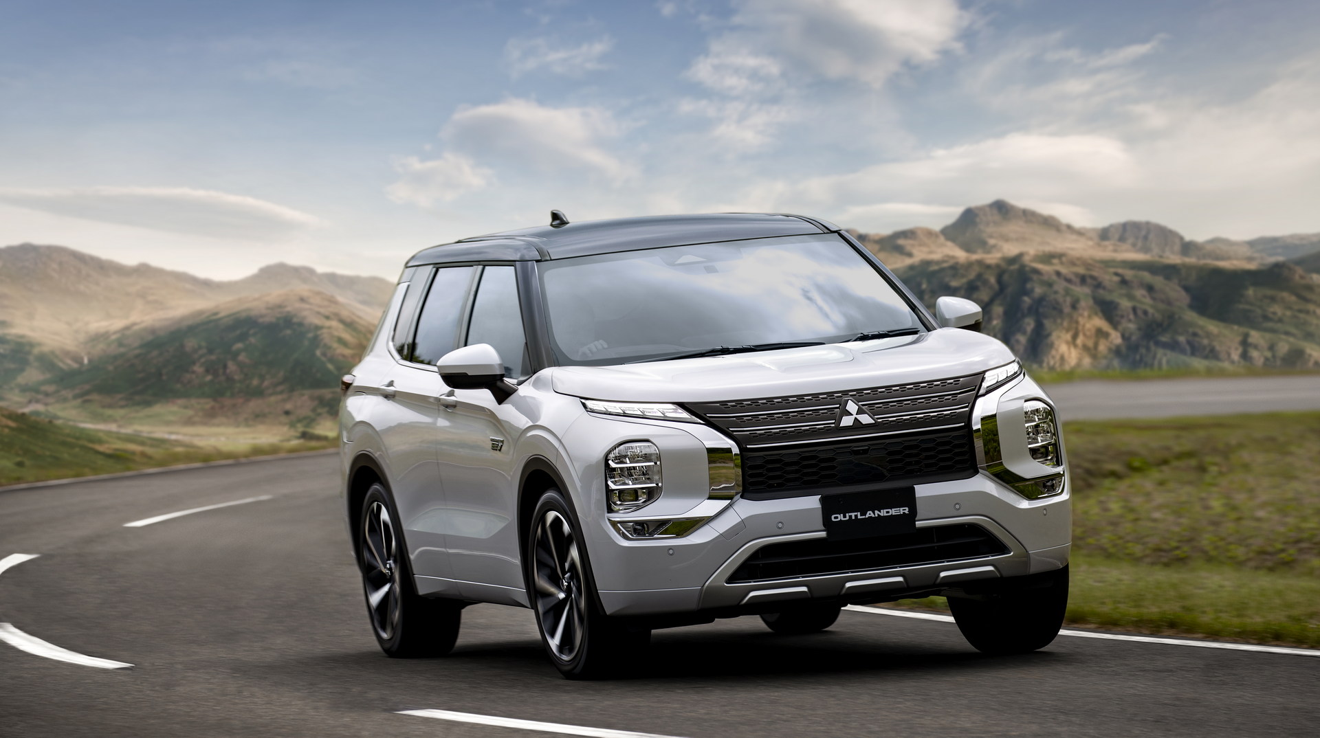 2022-mitusbishi-outlander-phev-2.jpg