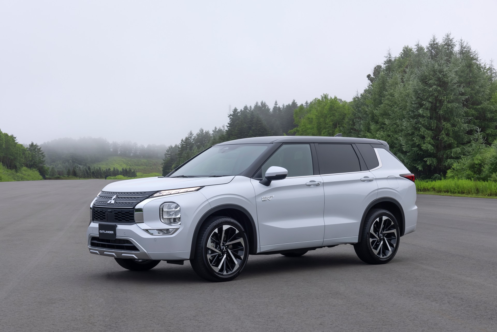 2023-mitsubishi-outlander-phev-1.jpg