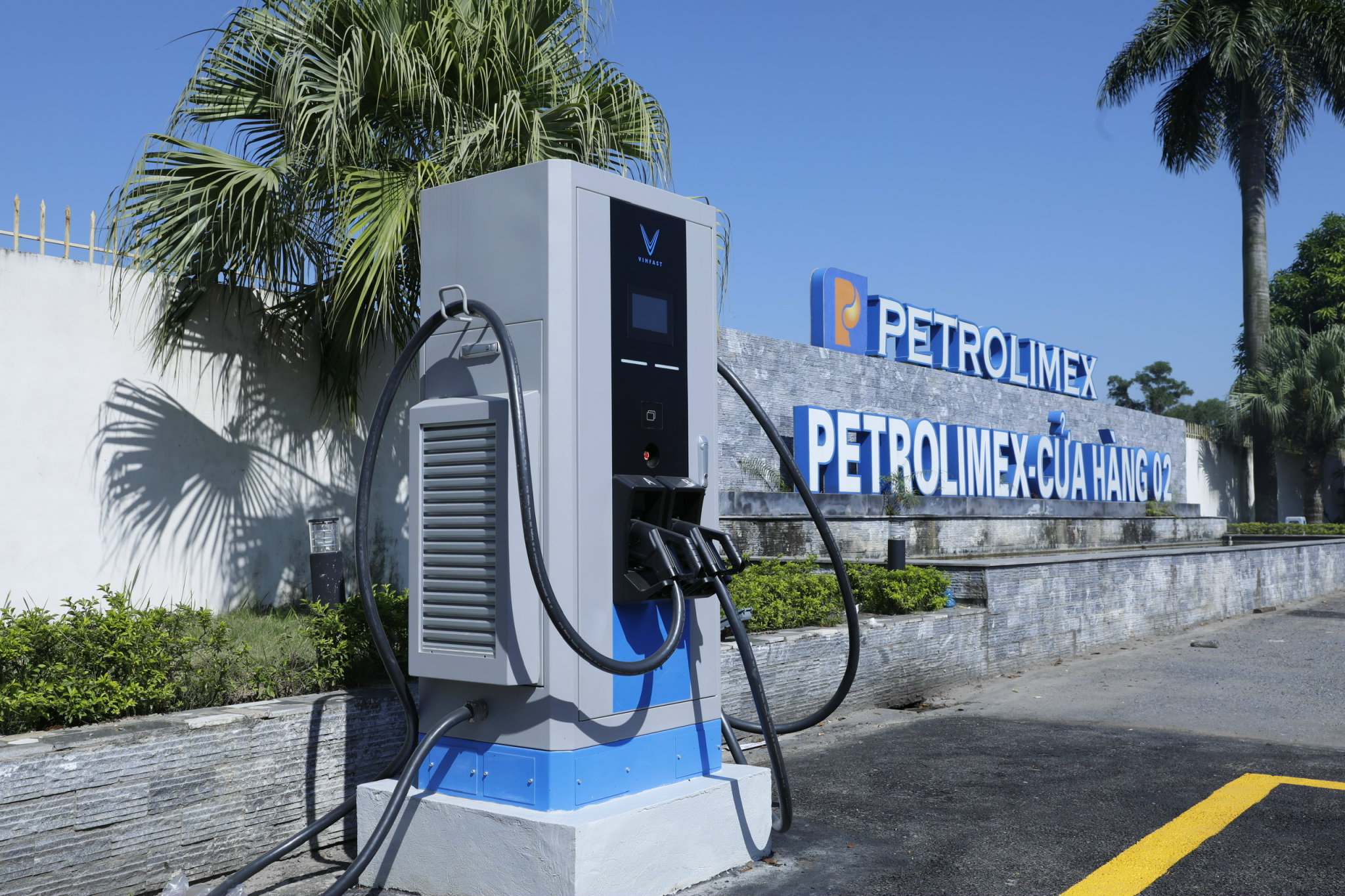 VinFast khai trương trạm sạc xe điện tại cửa hàng Petrolimex anh-8.jpg