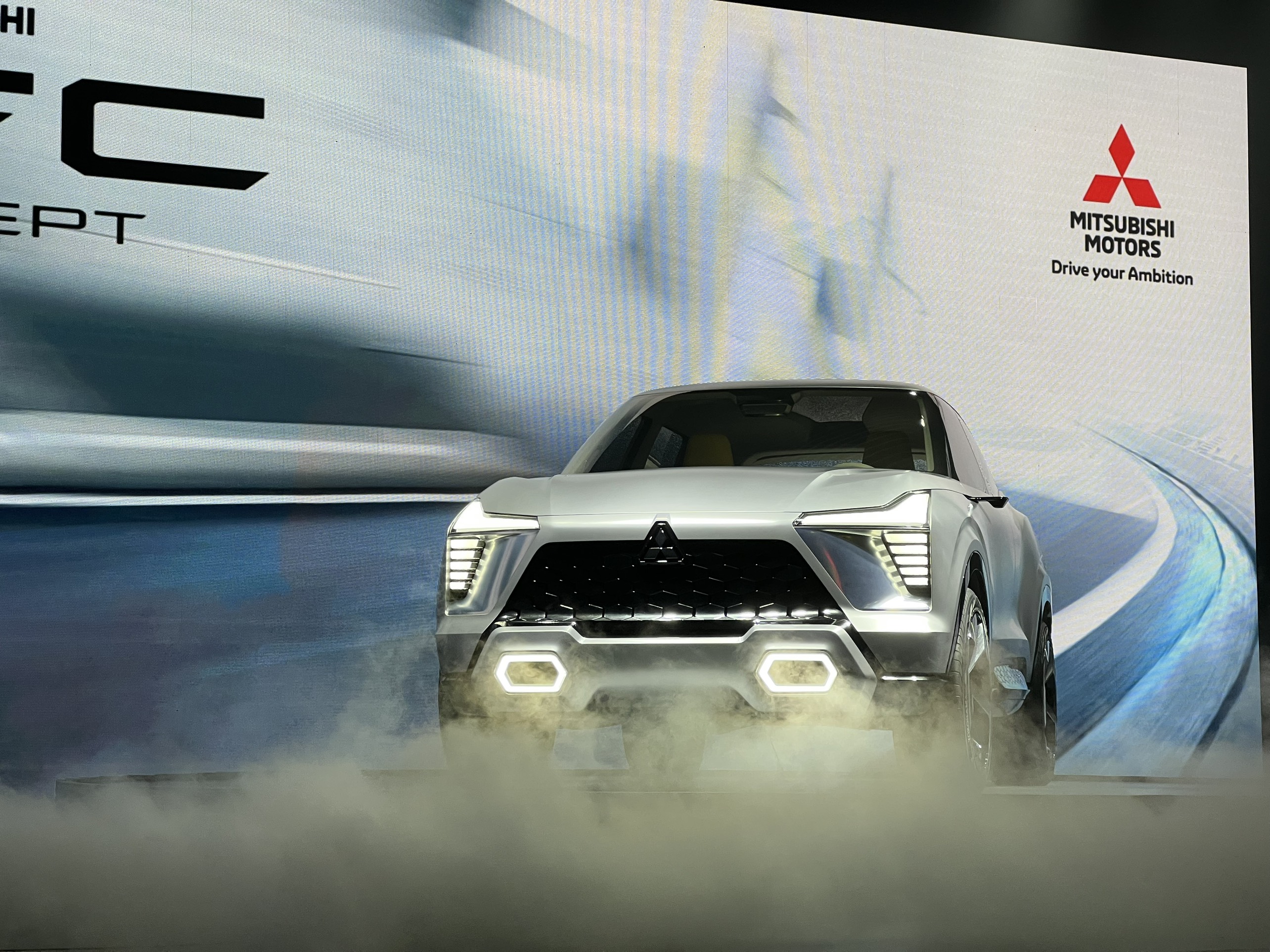 mitsubishi-xfc-concept-2.jpg