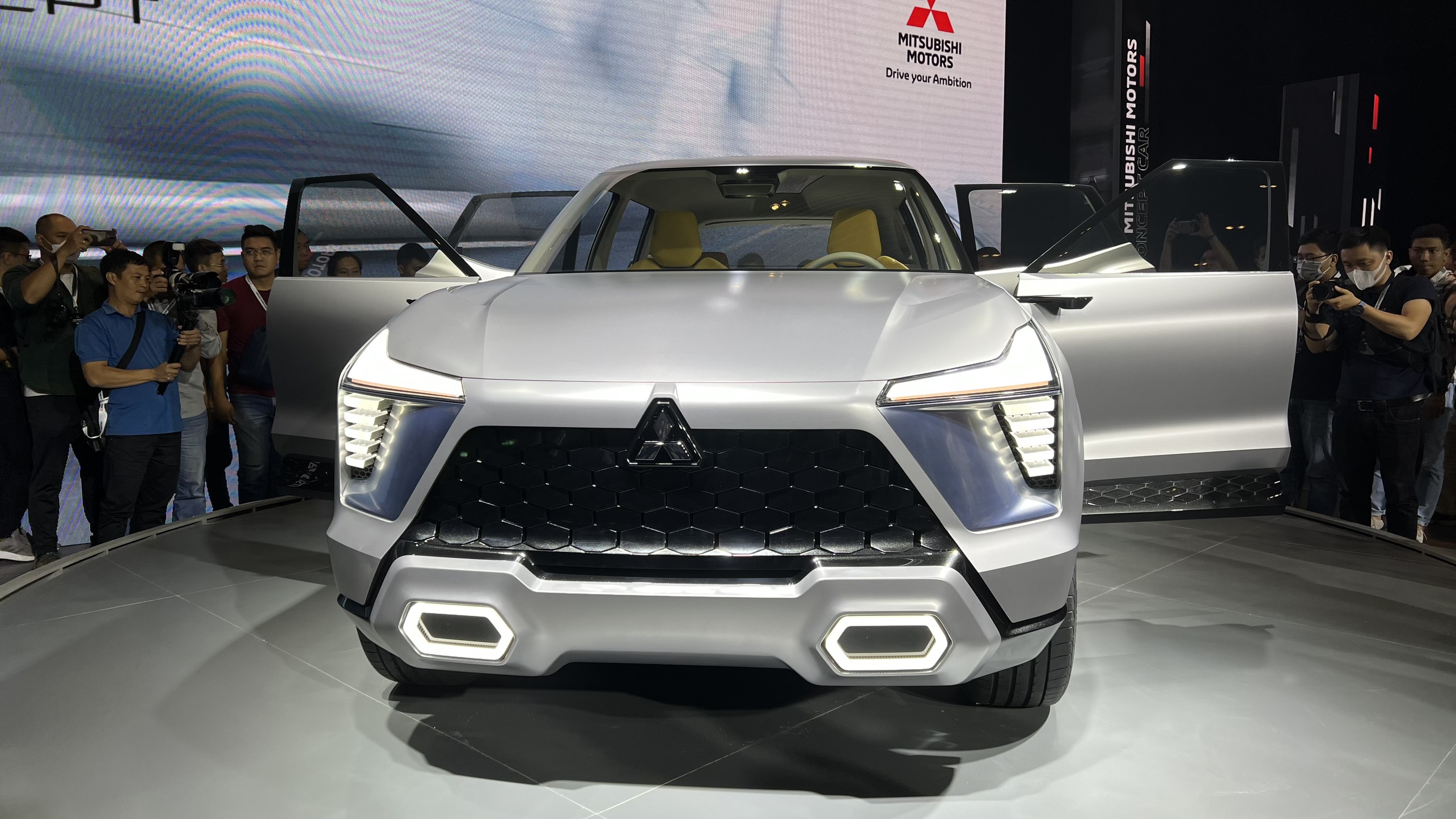 Chiêm ngưỡng Mitsubishi XFC Concept ‘bằng xương, bằng thịt’ mitsubishi-xfc-concept-3-1.jpg