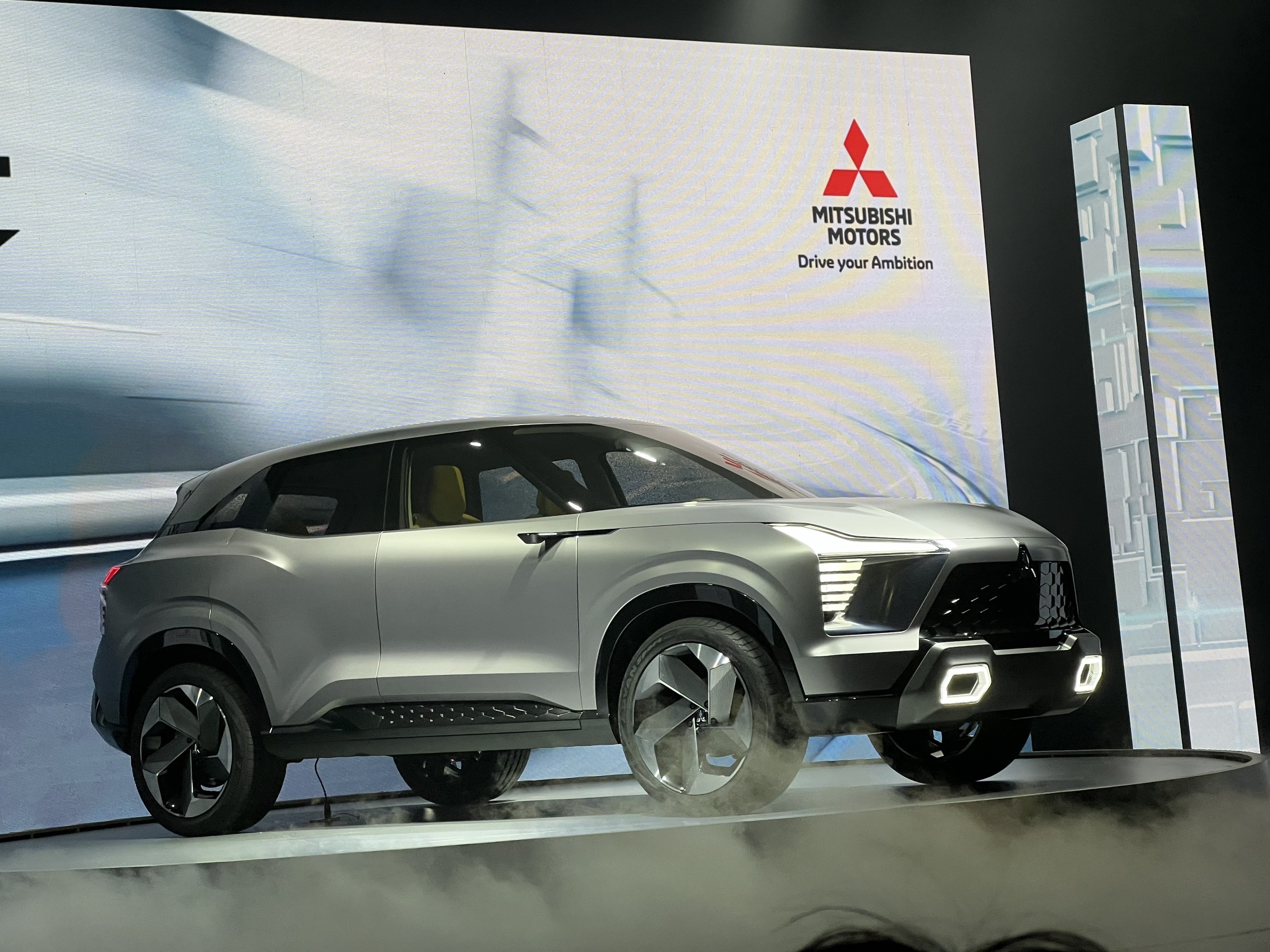 mitsubishi-xfc-concept-6.jpg