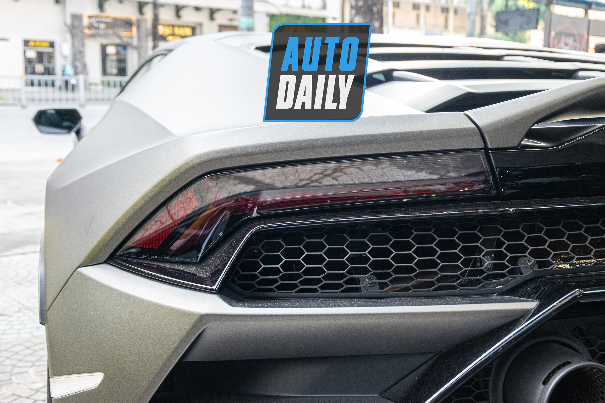 Có gì đặc biệt trên Lamborghini Huracan EVO AWD triệu đô độc nhất Việt Nam? lamborghini-huracan-evo-awd-autodaily-8.JPG