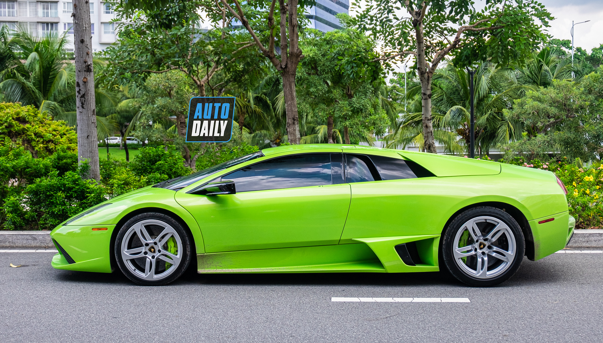 Lamborghini Murcielago xanh cốm độc nhất Việt Nam bất ngờ tái xuất trên phố