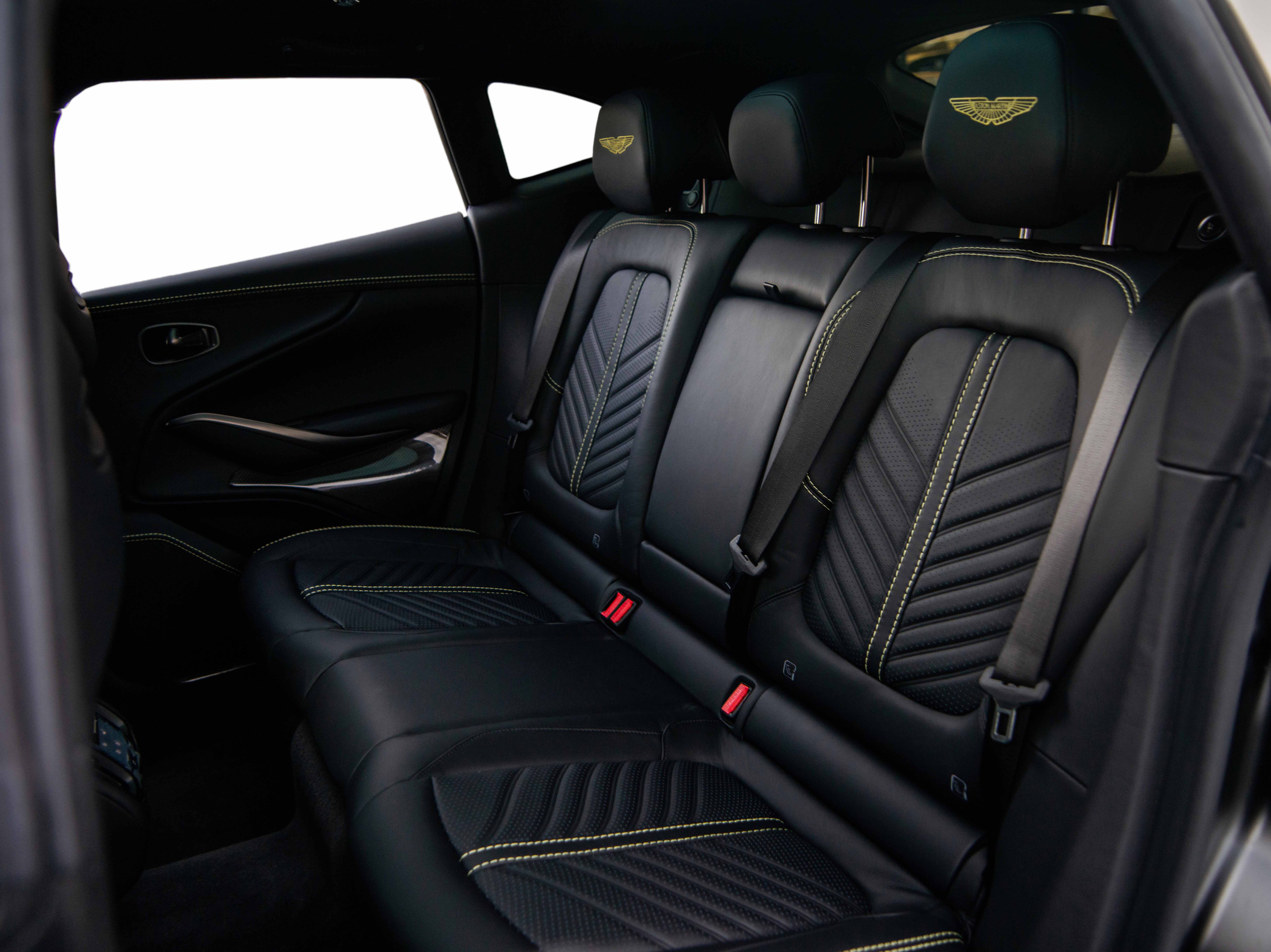 Mẫu SUV hiệu xuất cao Aston Martin DBX707 có giá hơn 21,7 tỷ đồng tại VN Aston Martin DBX707  (7).jpg