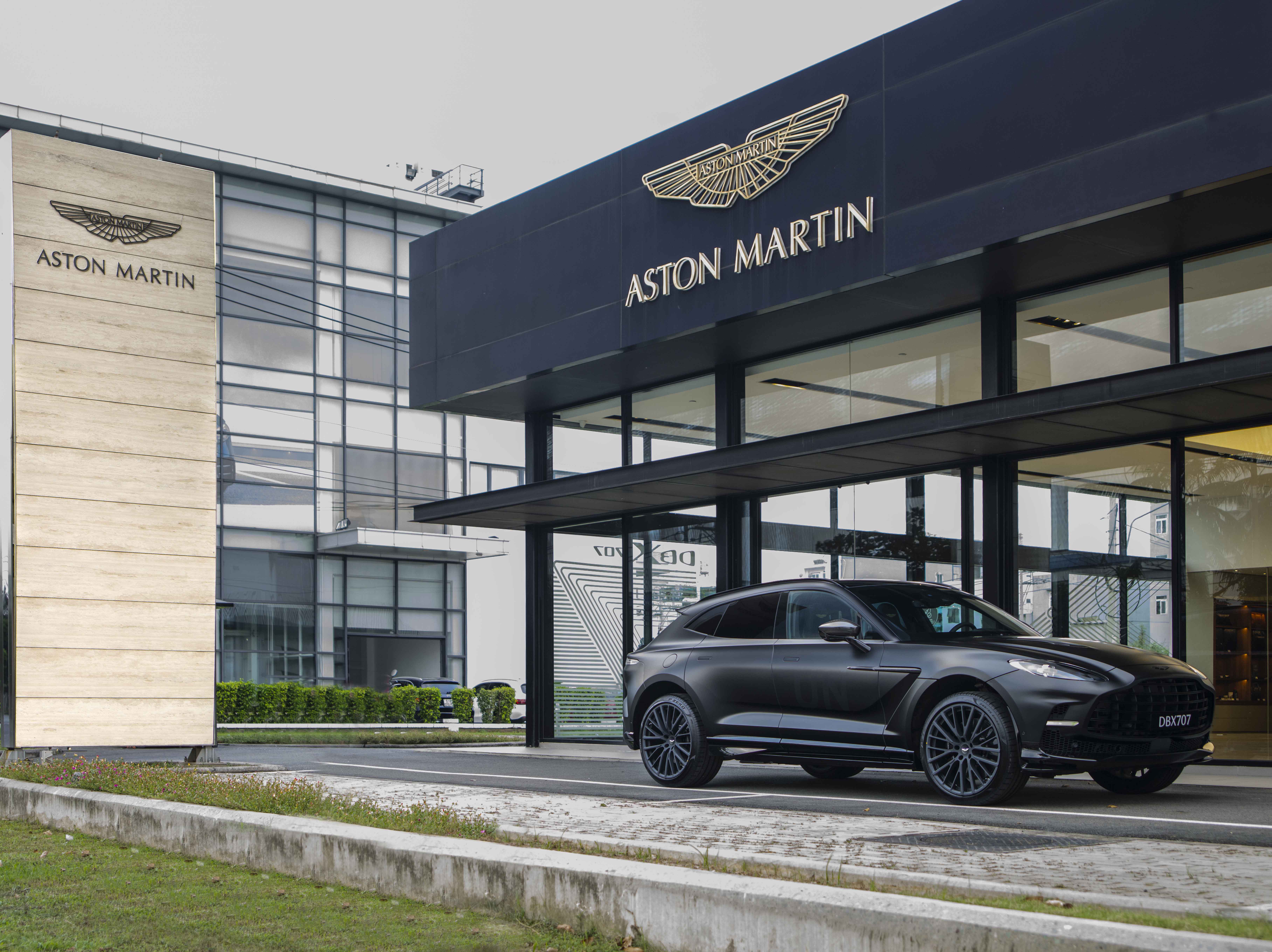 Mẫu SUV hiệu xuất cao Aston Martin DBX707 có giá hơn 21,7 tỷ đồng tại VN Aston Martin DBX707  (8).jpg