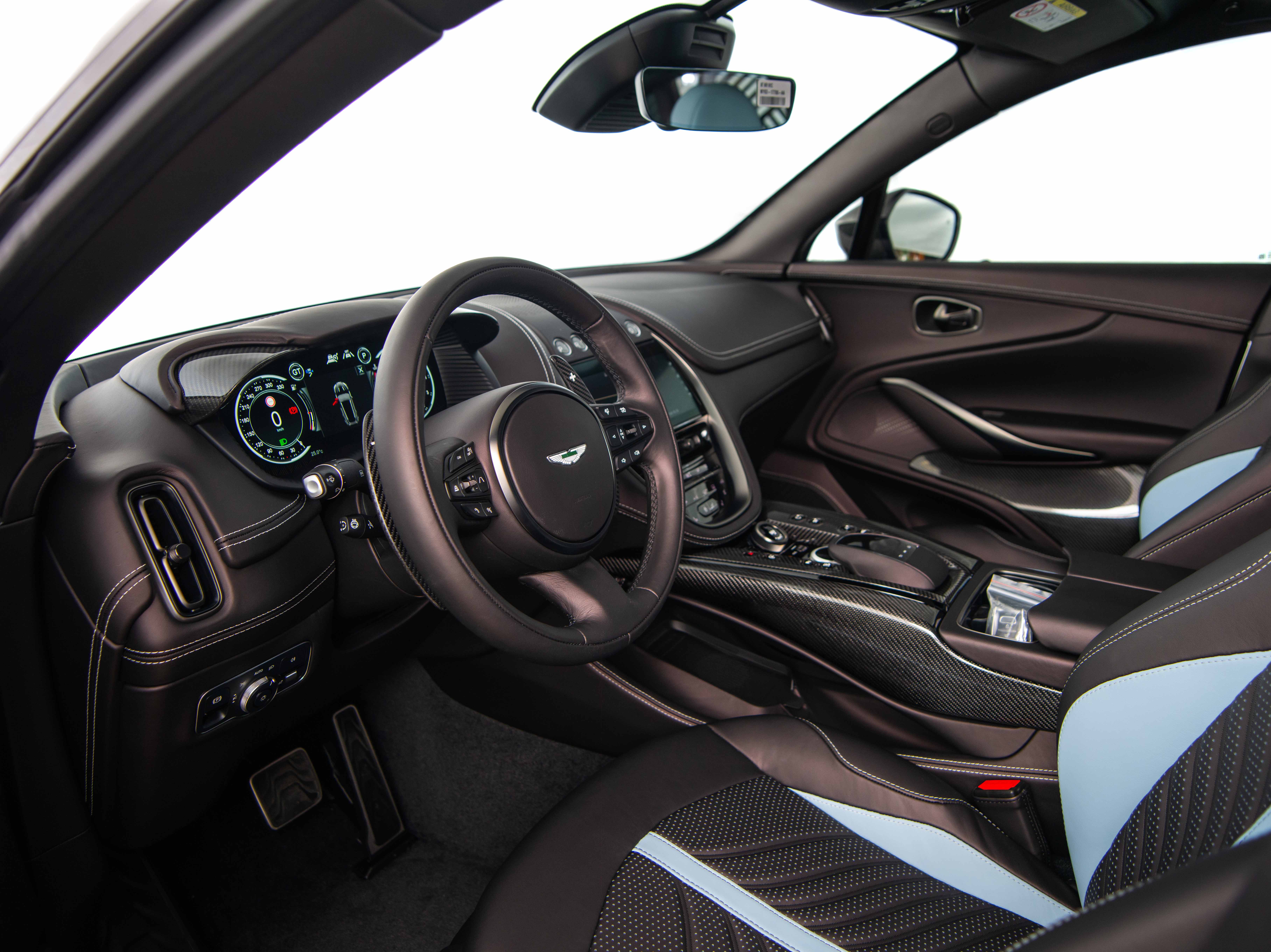 Mẫu SUV hiệu xuất cao Aston Martin DBX707 có giá hơn 21,7 tỷ đồng tại VN Aston Martin DBX707  (9).jpg