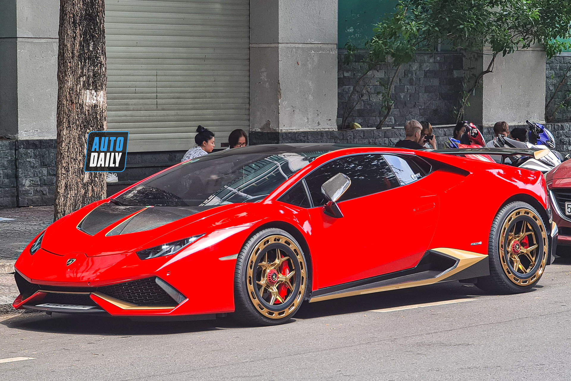 Bắt gặp Lamborghini Huracan độ khủng của đại gia Sài Gòn, bộ mâm hàng thửa  giá hàng trăm triệu