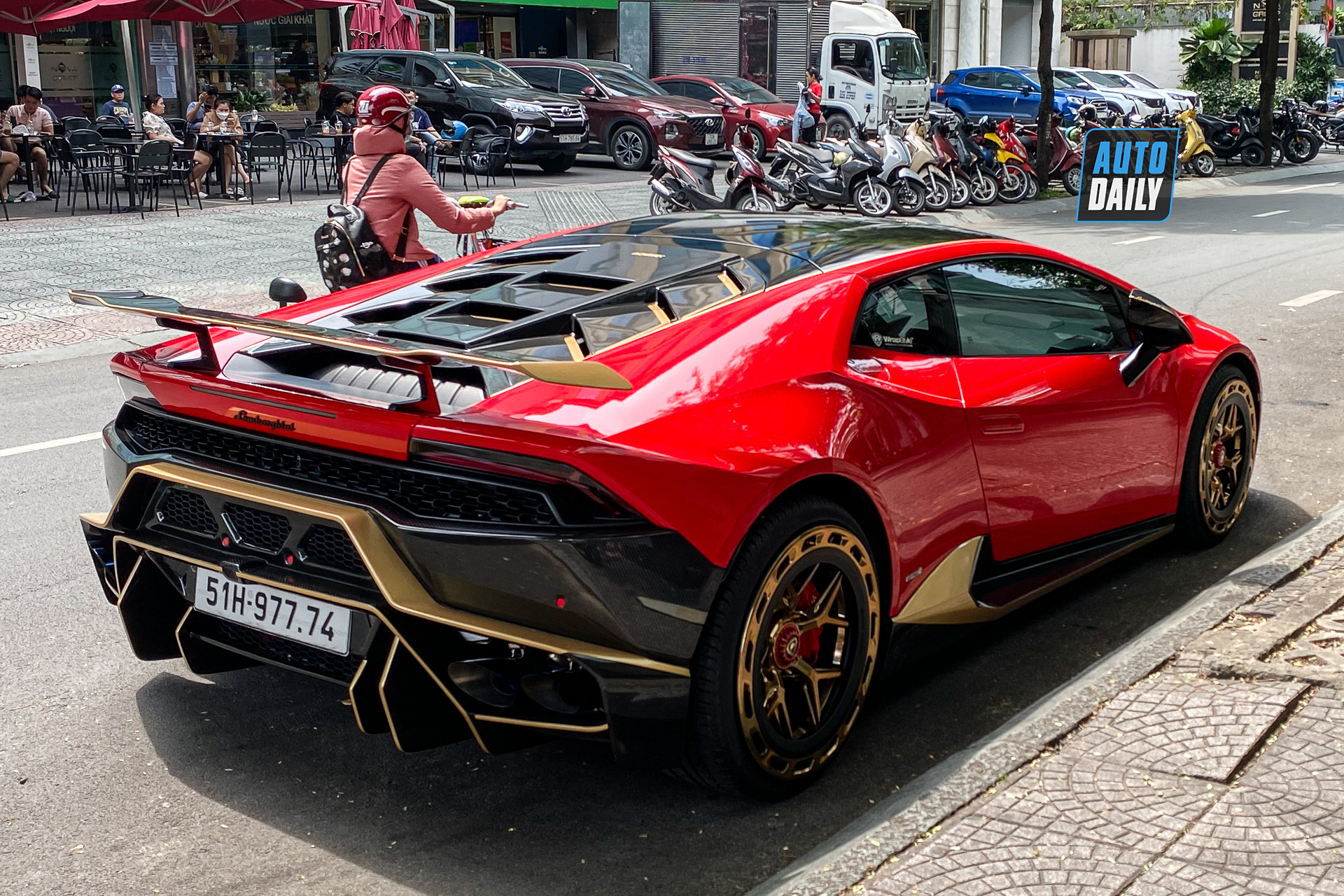 Bắt gặp Lamborghini Huracan độ khủng của đại gia Sài Gòn, bộ mâm hàng thửa giá hàng trăm triệu lamborghini-huracan-do-bo-mam-tram-trieu-autodaily-7.JPG
