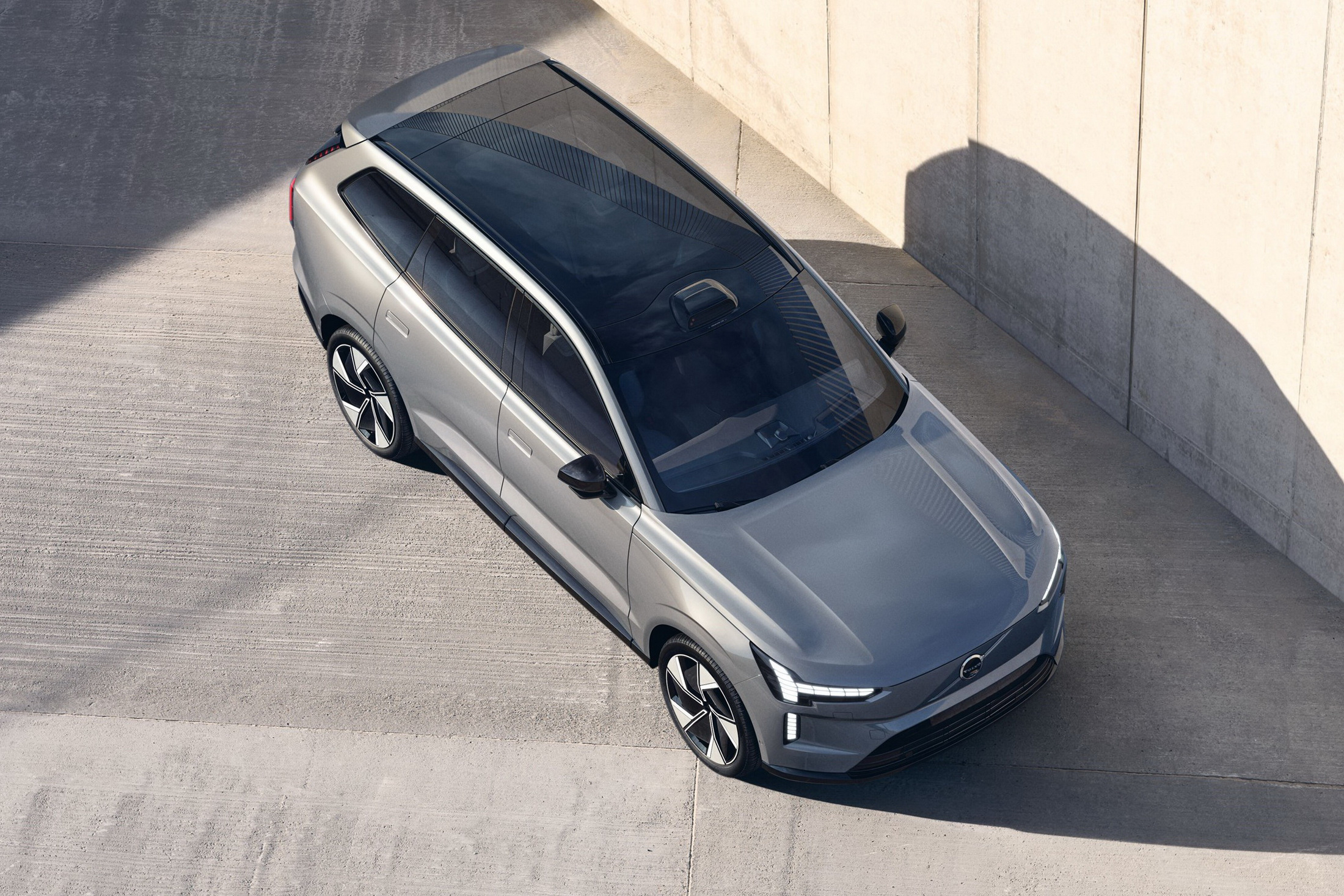 Volvo EX90 2024 ra mắt: Mẫu SUV thuần điện đầu bảng mới, sạc đầy chạy được 600km 2024-volvo-ex90-10.jpg
