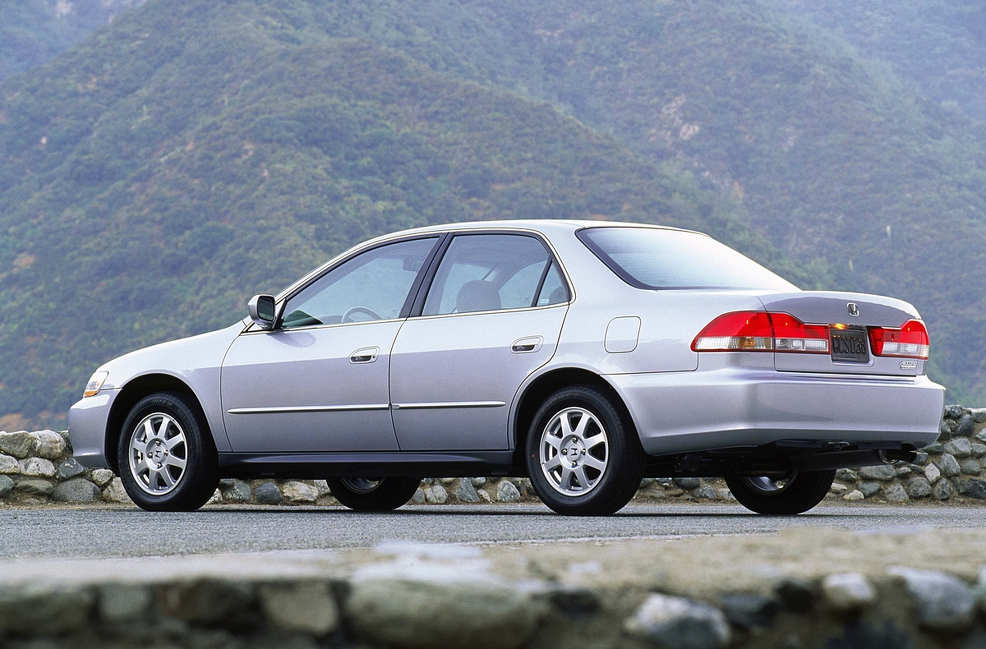 Đâu là mẫu Honda Accord đẹp nhất mọi thời đại? 2002-honda-accord-6th-gen.jpg
