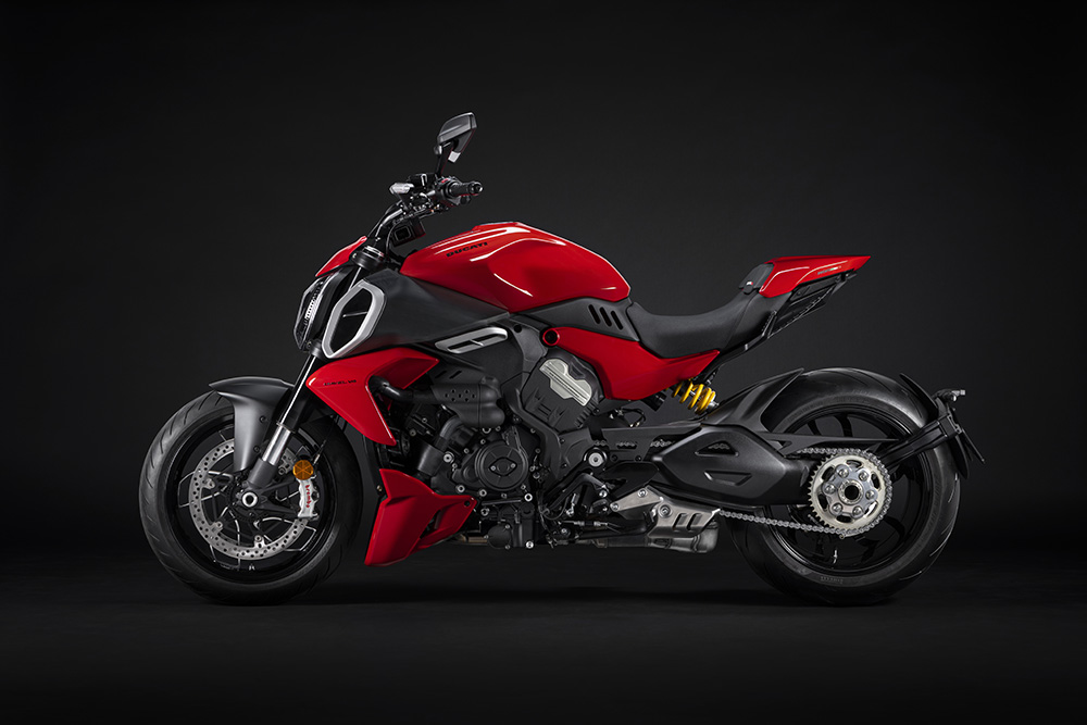 Ducati Diavel V4 'lột xác' hoàn toàn mới, tăng tốc lên 100 km/h chỉ 3 giây Ducati Diavel V4 2023  (2).jpg