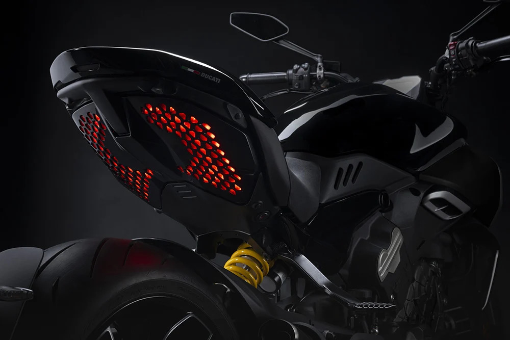 Ducati%20Diavel%20V4%202023%20%20(3).jpeg