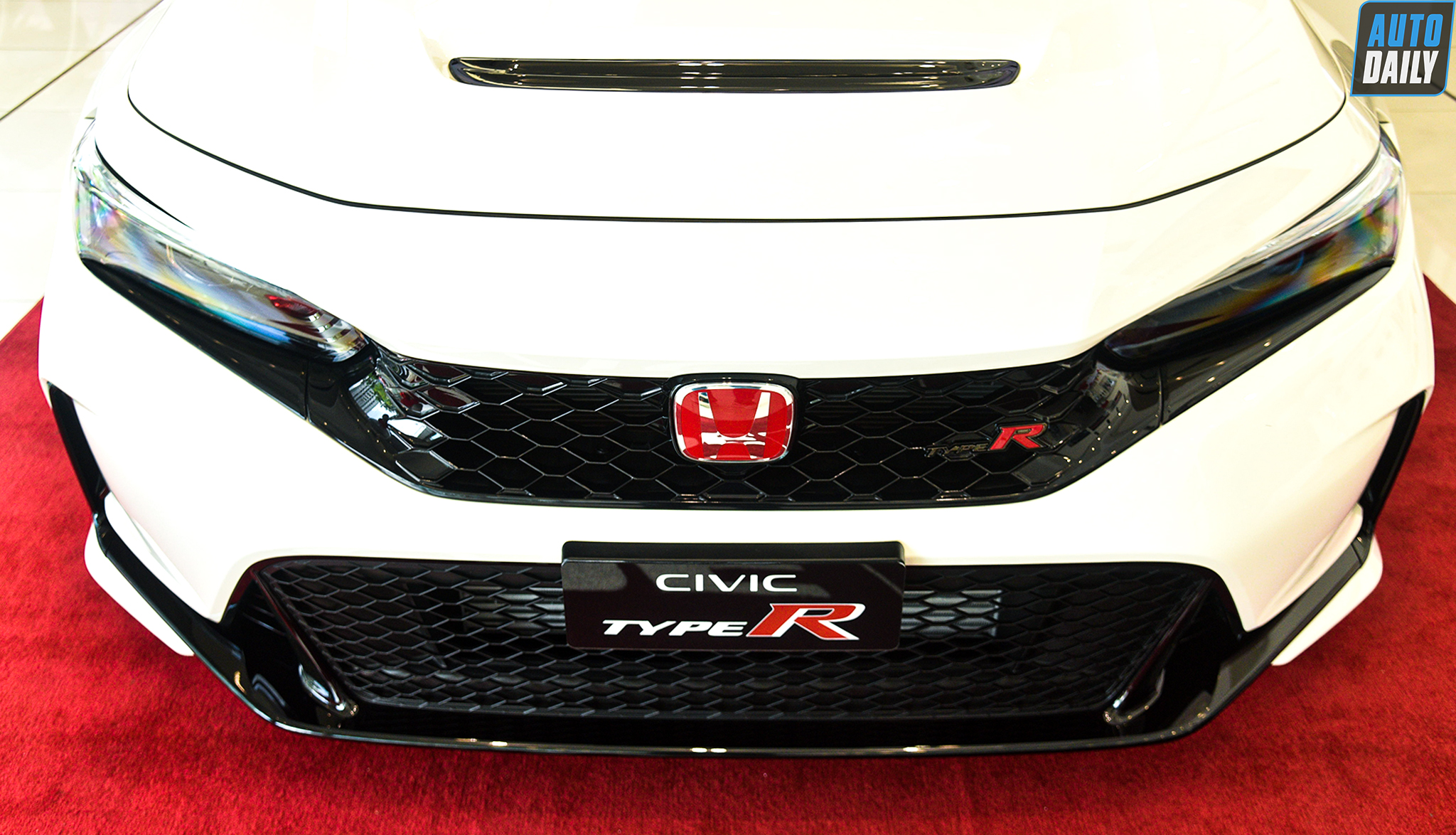 Chi tiết Honda Civic Type R 2023 tại đại lý honda-civic-type-r-27.jpg