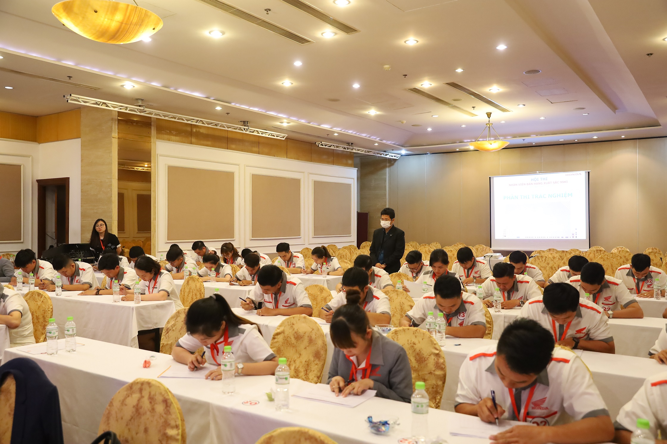 Sôi động vòng thi khu vực hội thi “Nhân viên Bán hàng xuất sắc 2022” của Honda Việt Nam honda-viet-nam-5.JPG