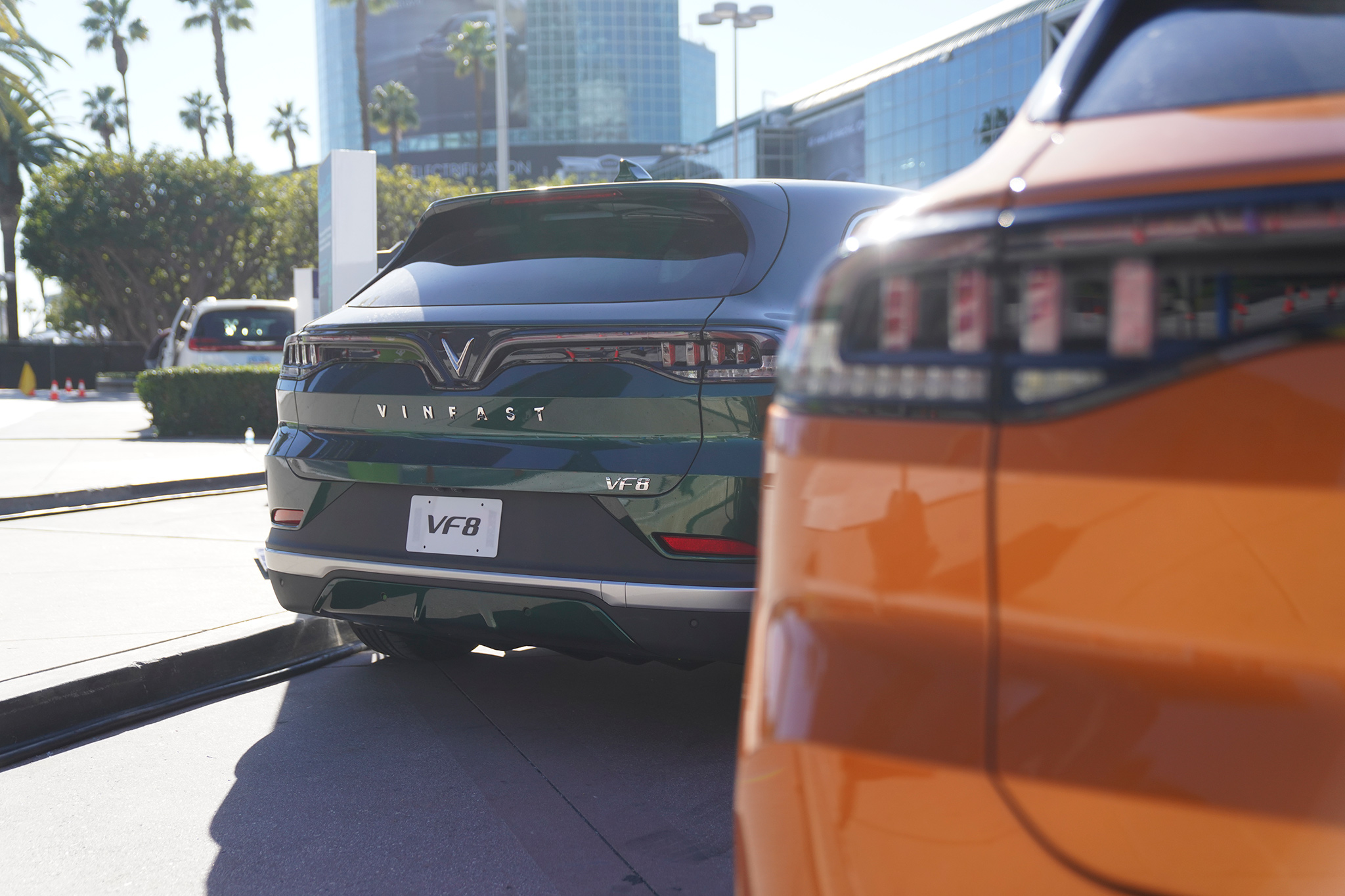 Ảnh “nóng” dàn ô tô điện VinFast đổ bộ Triển lãm Los Angeles Auto Show 2022 laas22-setupday00911.jpg