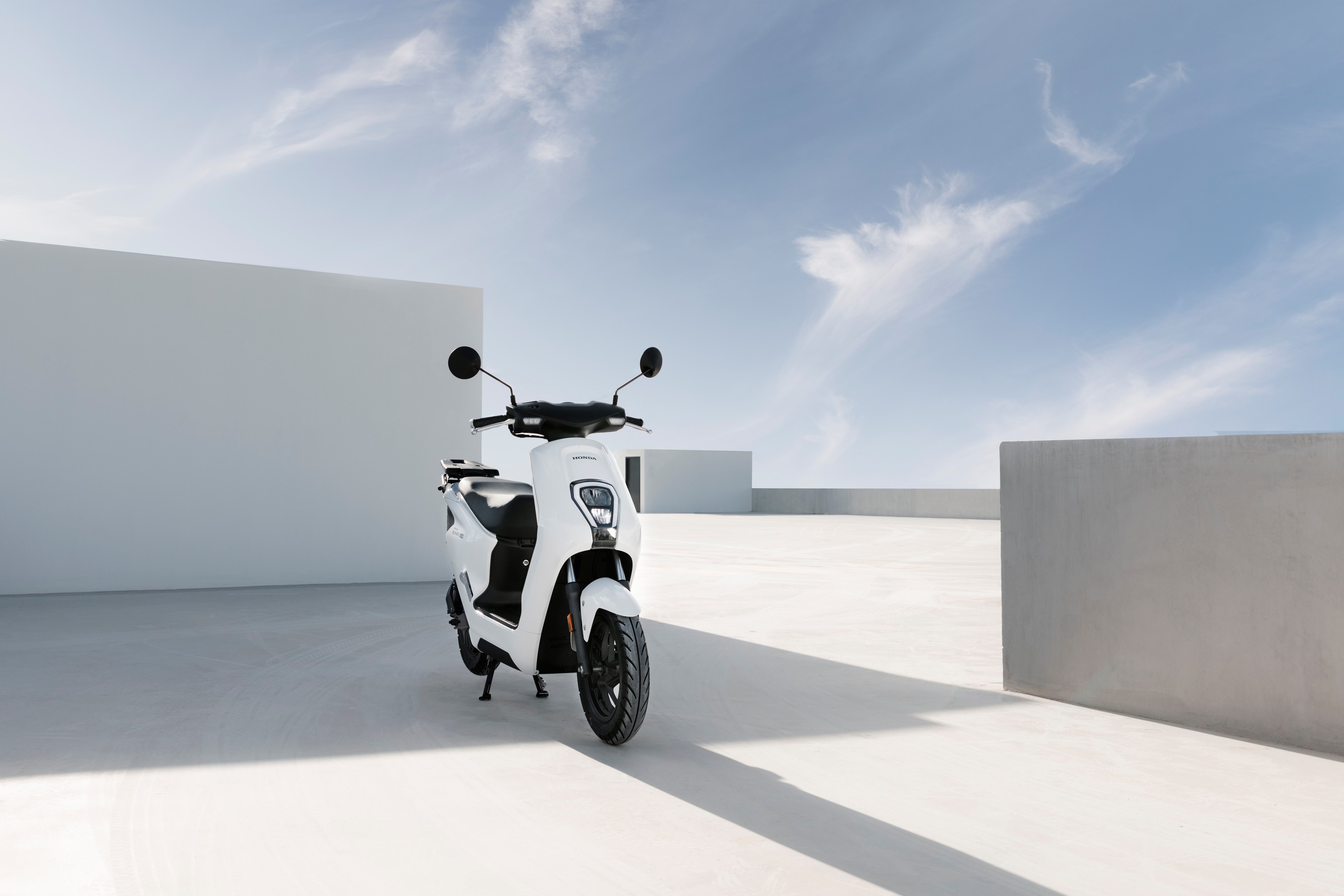 Honda hé lộ 2 mẫu xe điện mới tại triển lãm EICMA: XL750 Transalp và EM1 421522-23ym-honda-em1e-location.jpg
