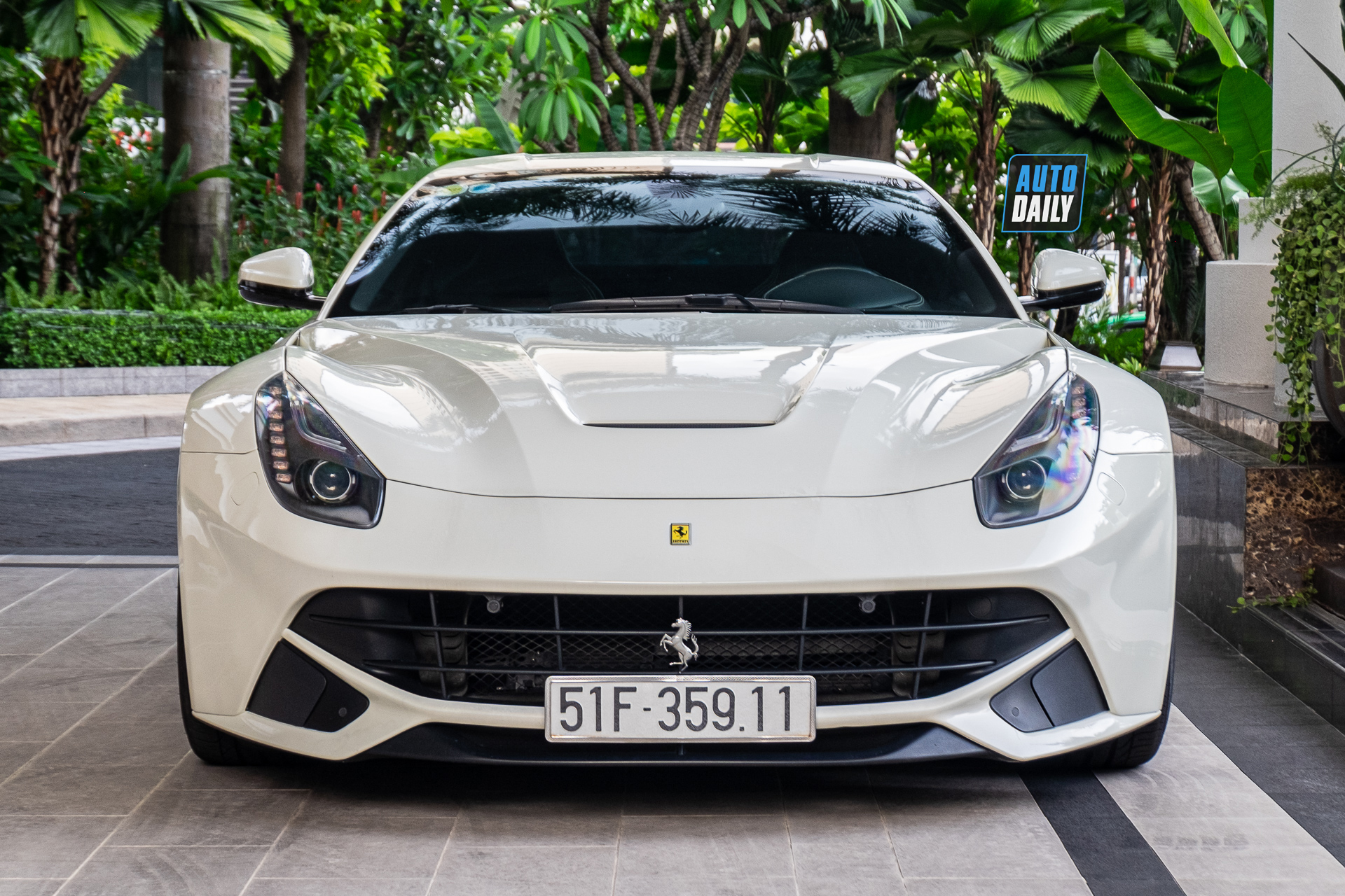 Ferrari F12 màu trắng độc nhất Việt Nam tái xuất trên phố, 6 năm chạy vỏn vẹn 255 km ferrari-f12-berlinetta-mau-trang-doc-nhat-cafeautovn-5.JPG