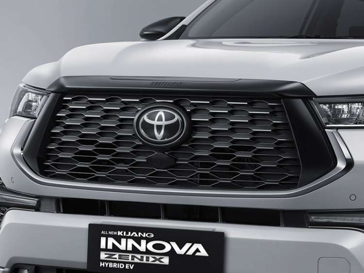 Toyota Innova Hybrid 2023 cực kỳ đắt khách, thu hút được hàng nghìn người đặt cọc Chi tiết Toyota Innova 2023 vừa ra mắt, giá từ 26.600 USD 2023-toyota-innova-kijang-innova-zenix-indonesia-debut-4-750x563.jpg